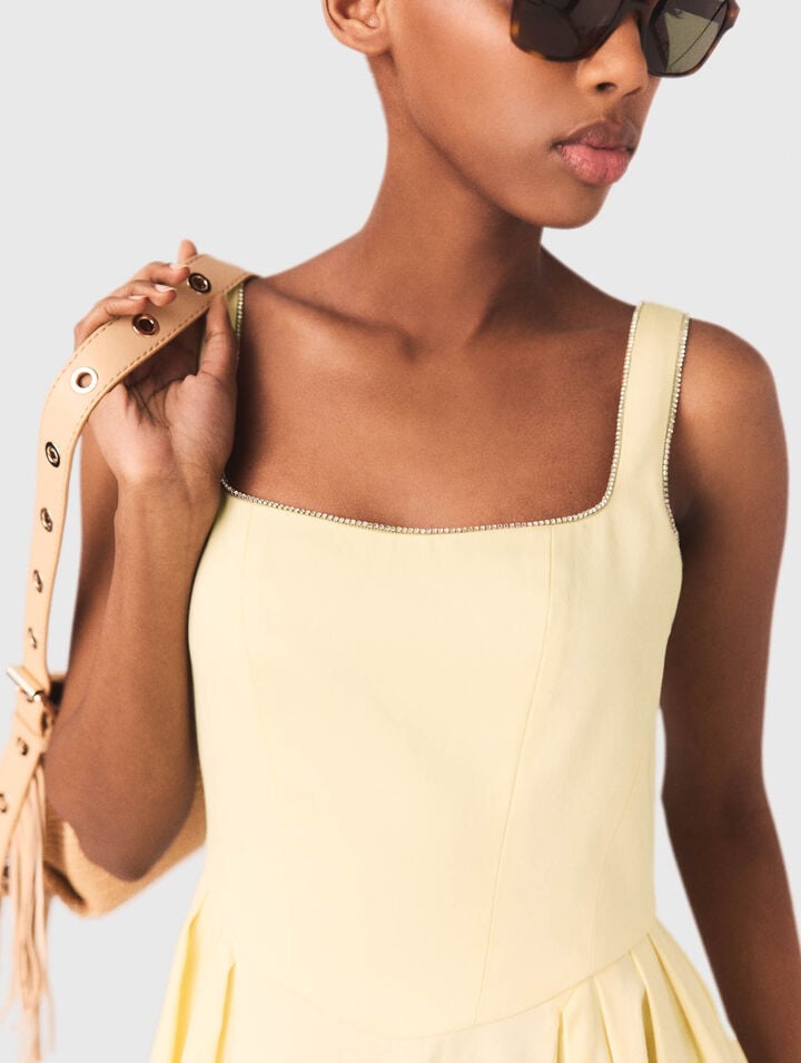 Vestido midi acampanado con strass