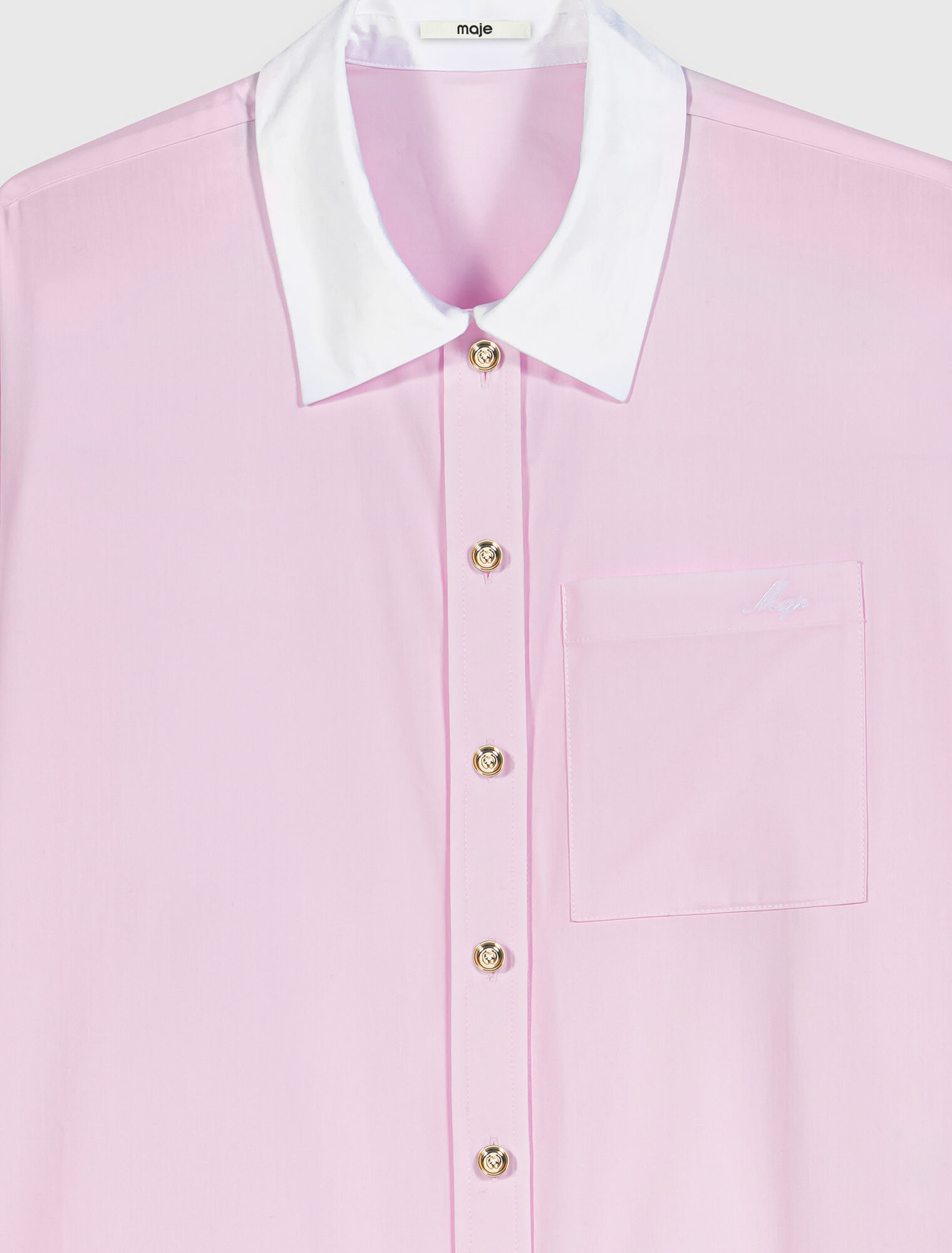 Camisa corta y cuello en contraste