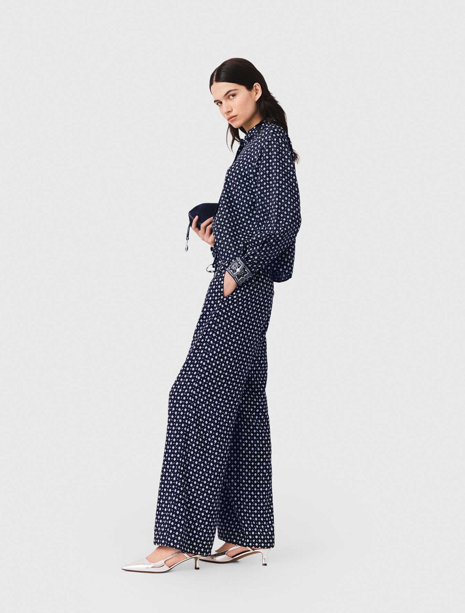 Pantal&oacute;n estampado con strass