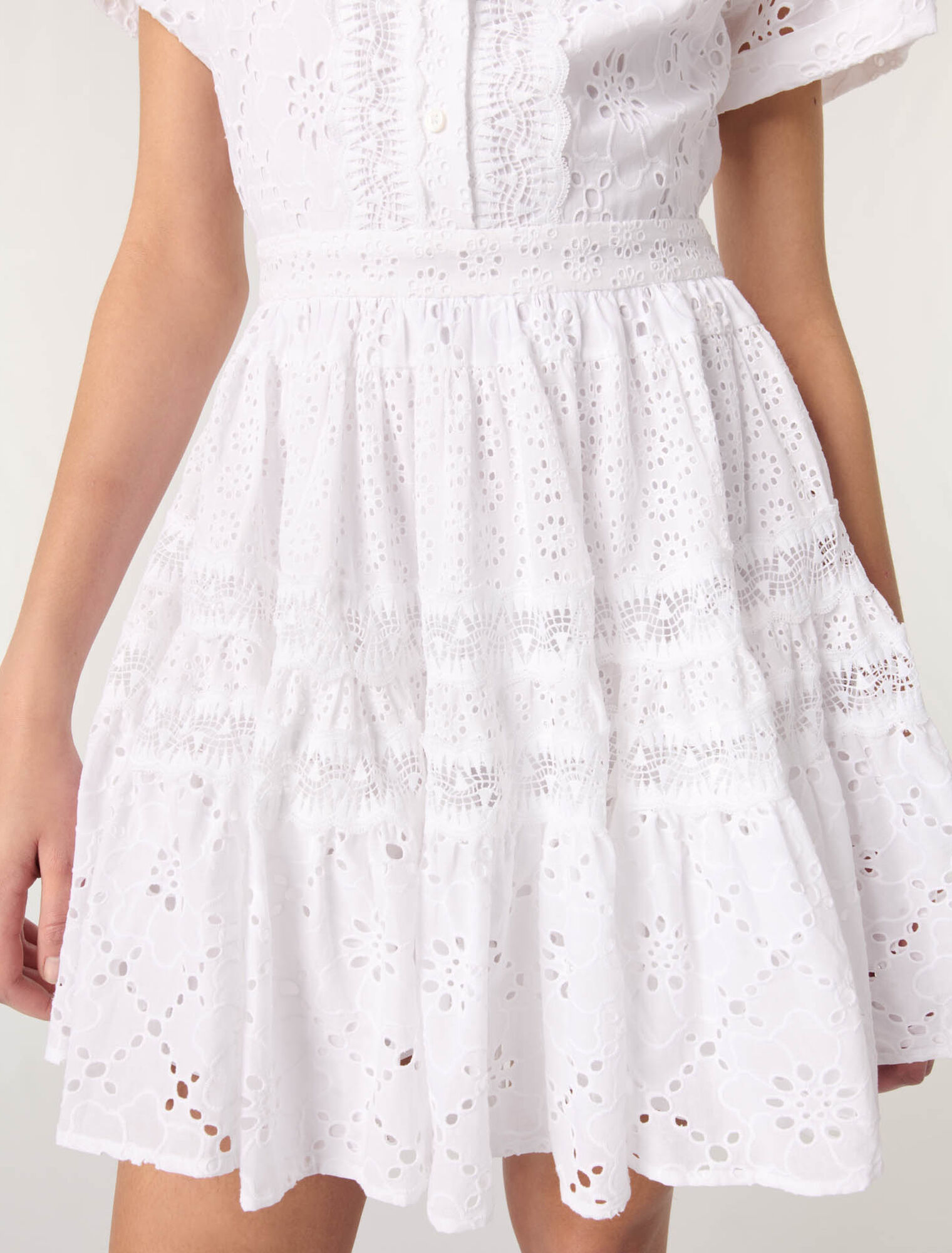 Vestido babydoll bordado