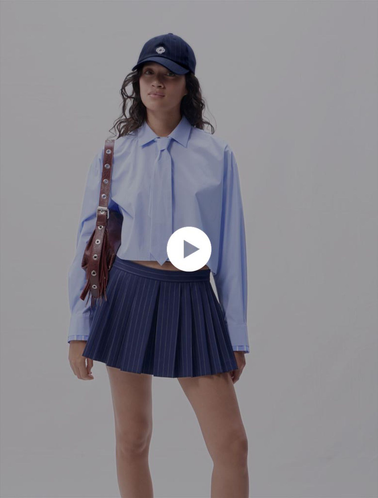 Pantalón corto trampantojo a rayas 