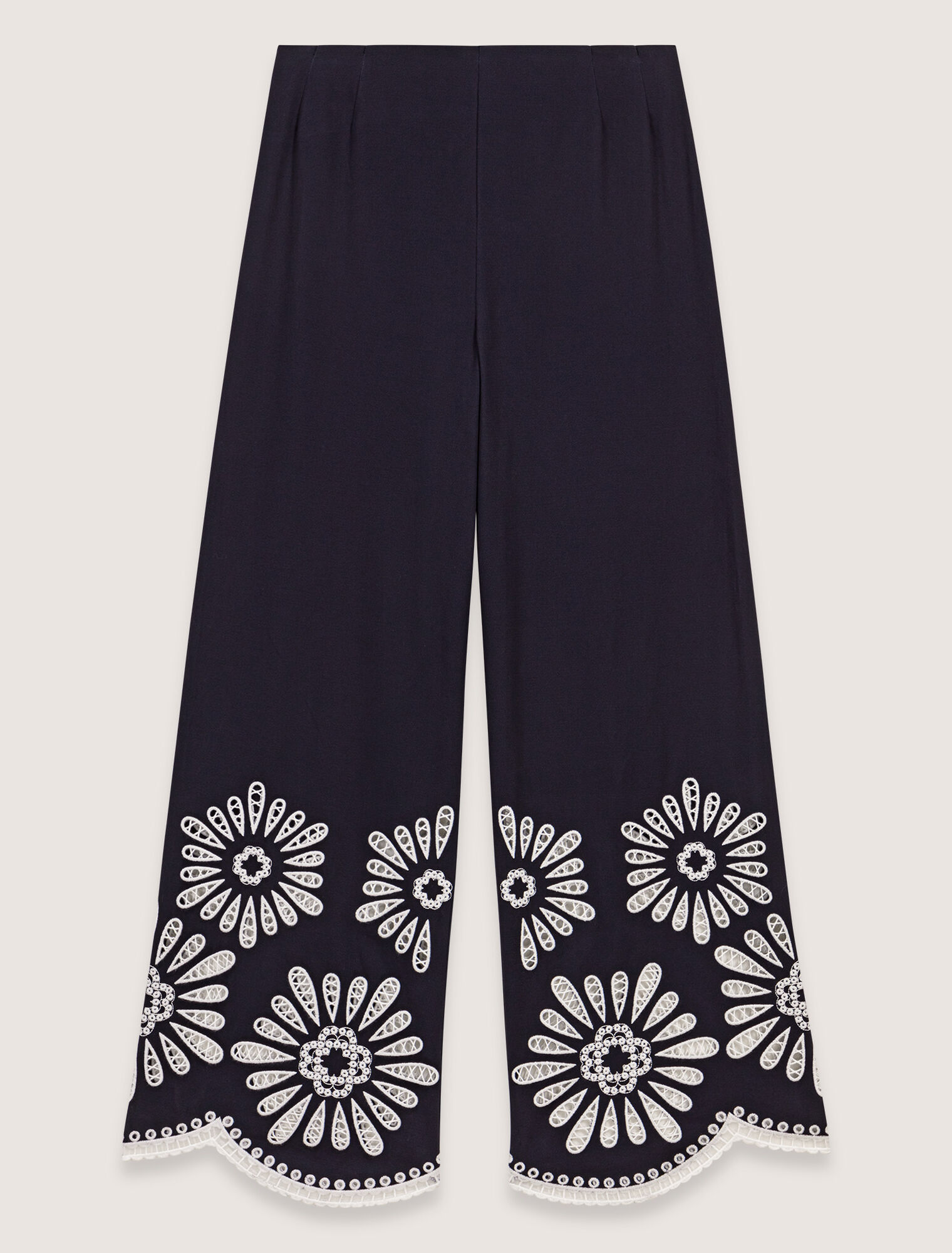 Pantalón con detalles de ganchillo