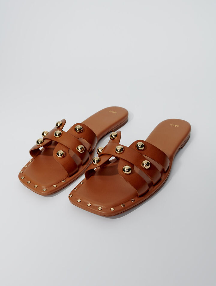 Mules de piel con tachuelas