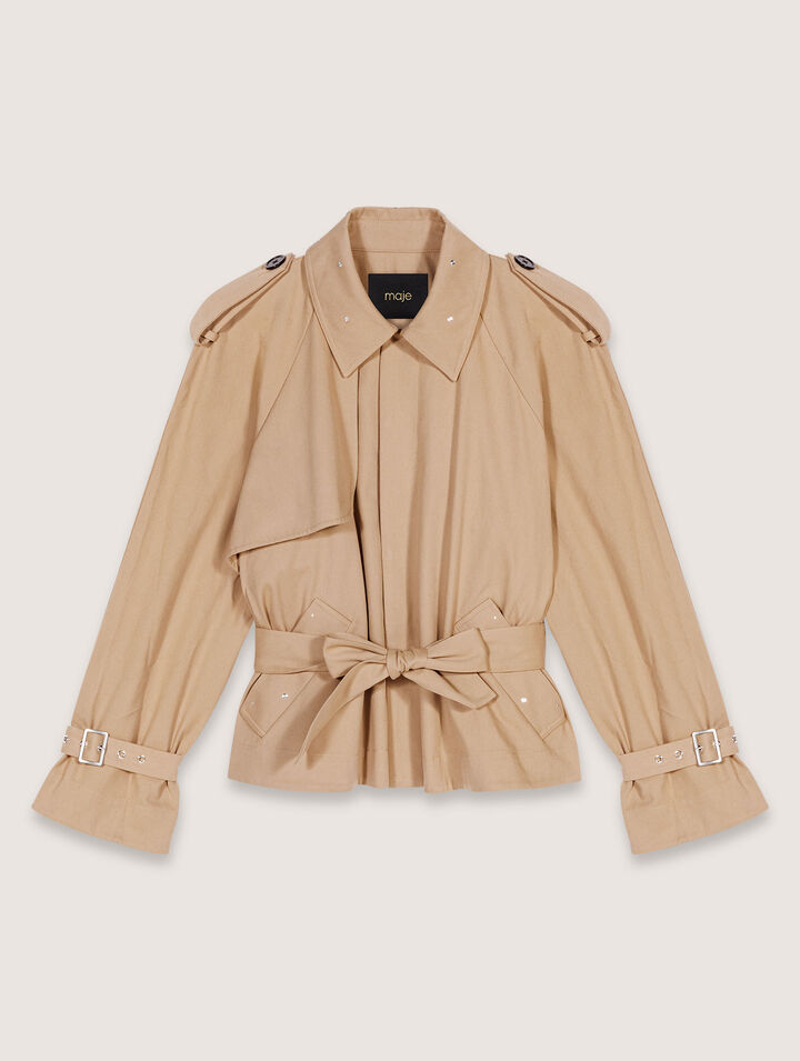 Gabardina corta con tachuelas