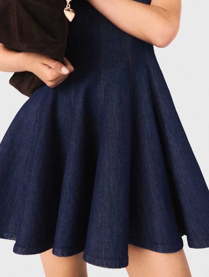 Vestido corto de denim con volantes