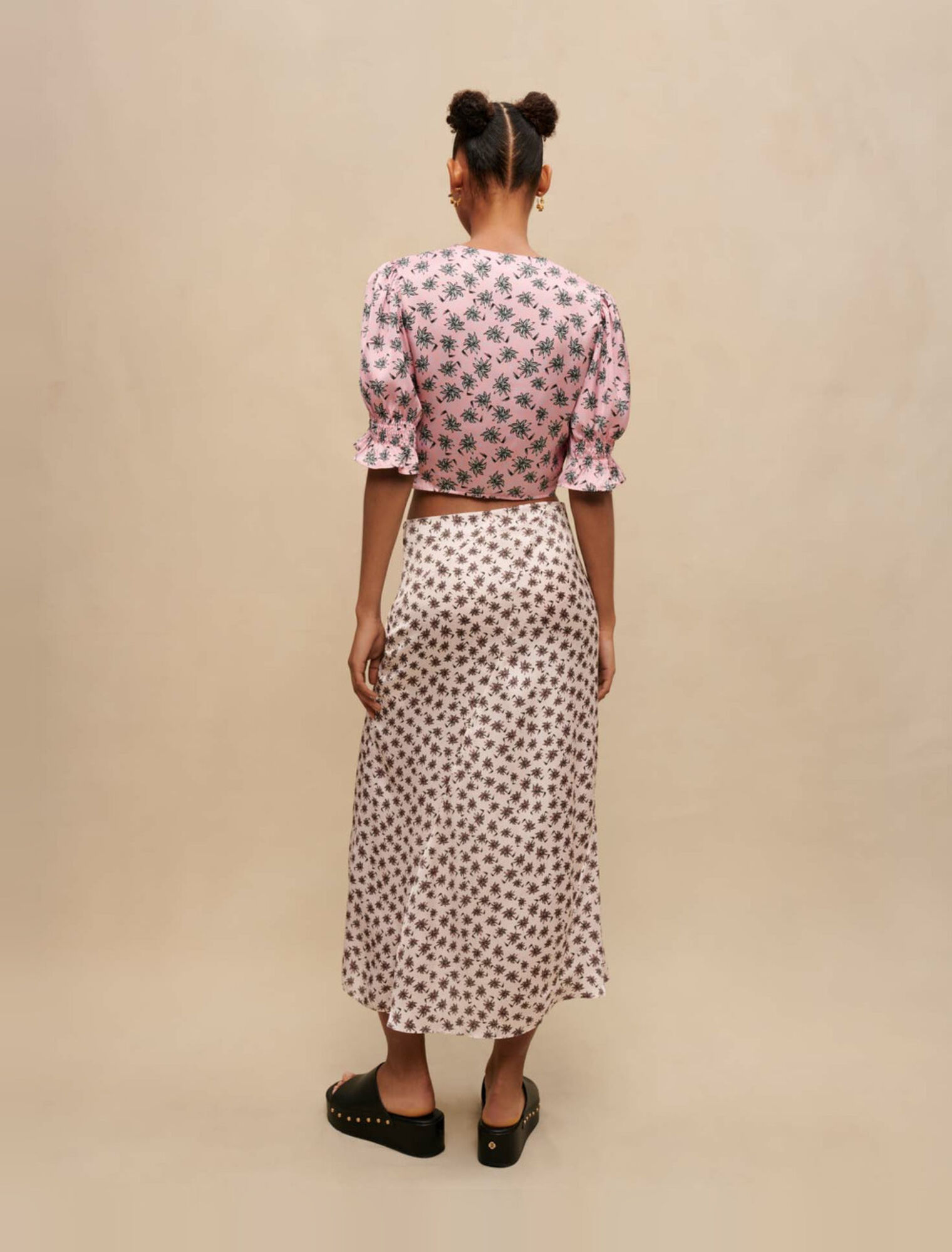 Top estampado de palmeras