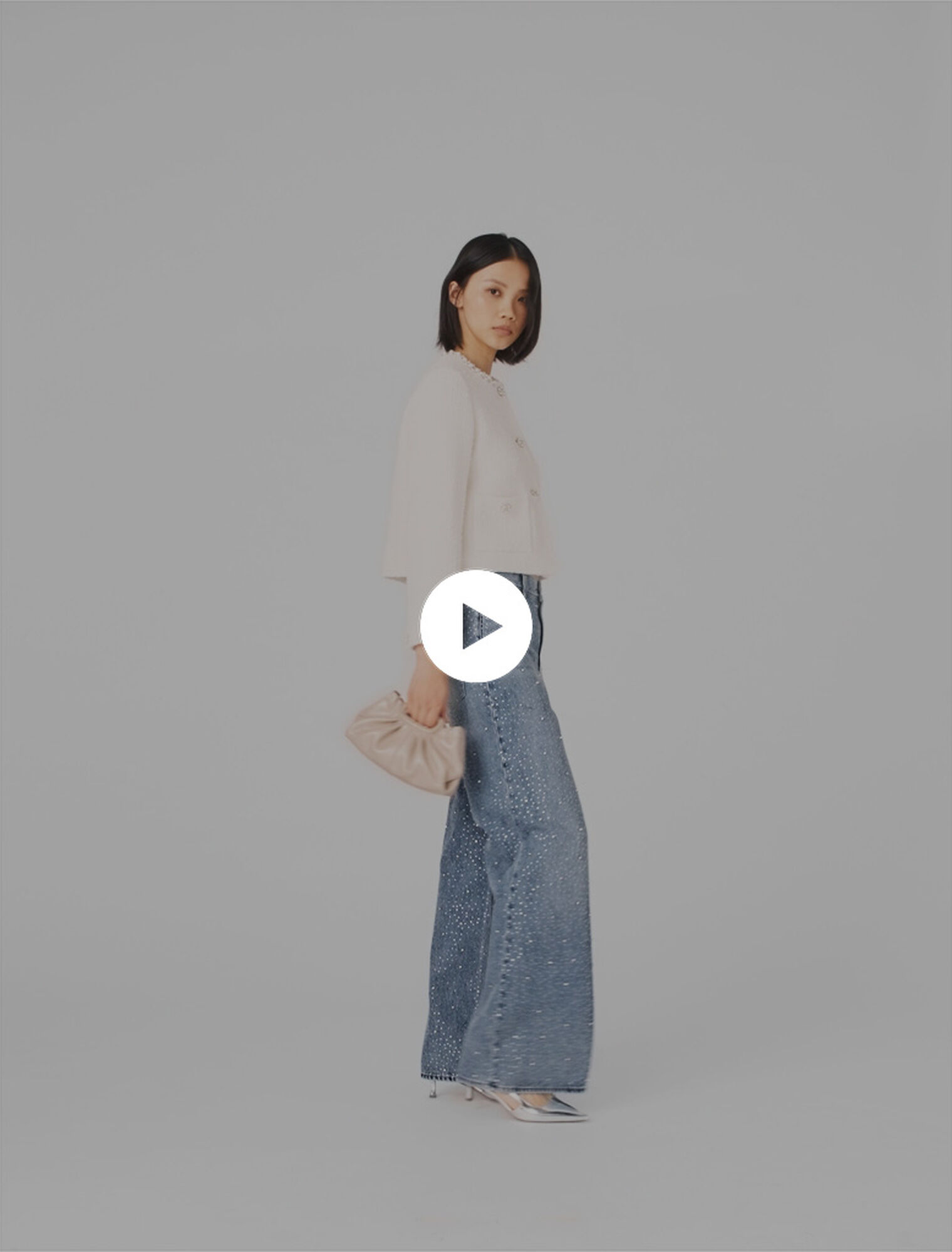 Chaqueta tweed con gal&oacute;n de perlas