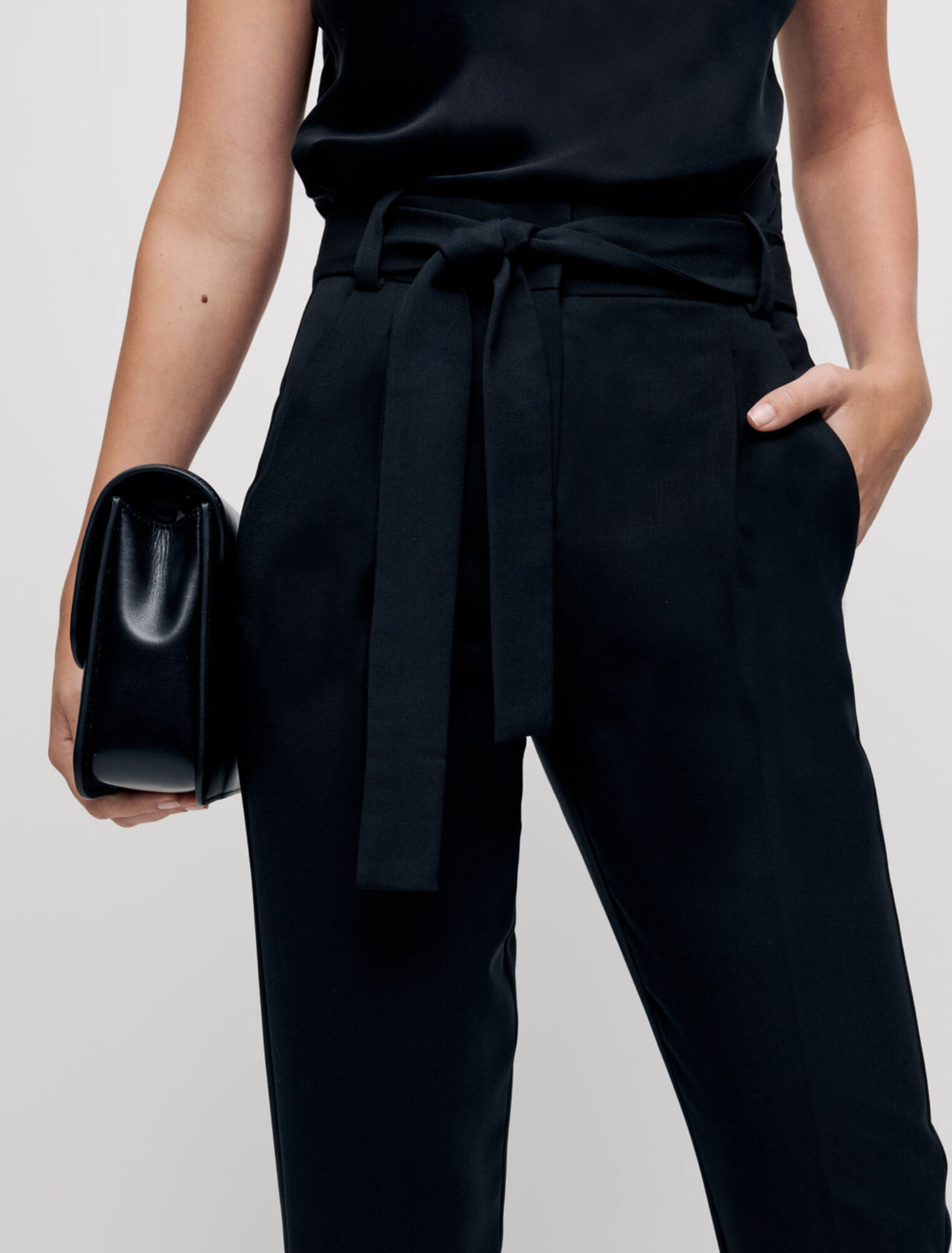 Pantalón de talle alto con cinturón