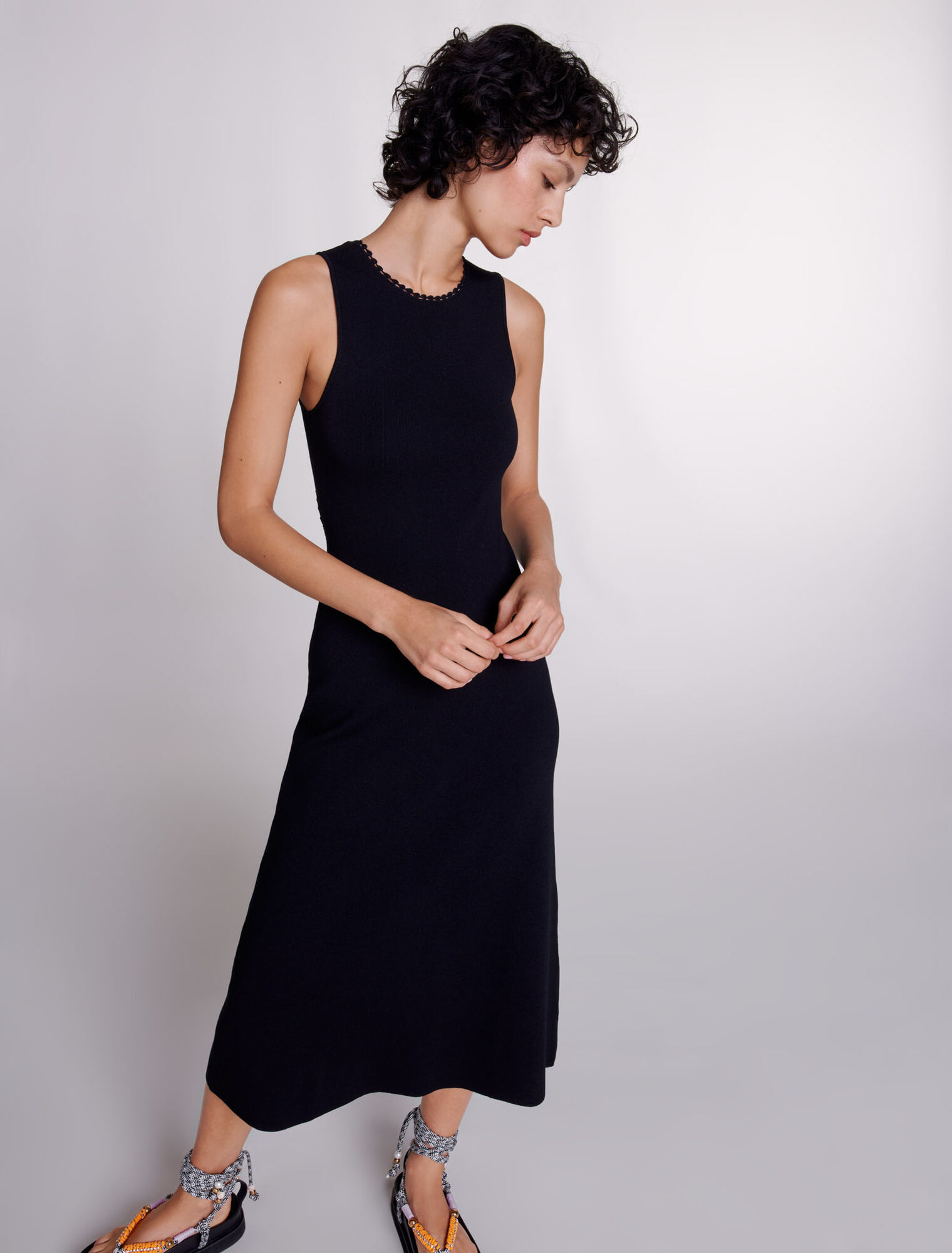Vestido largo de punto con recortes