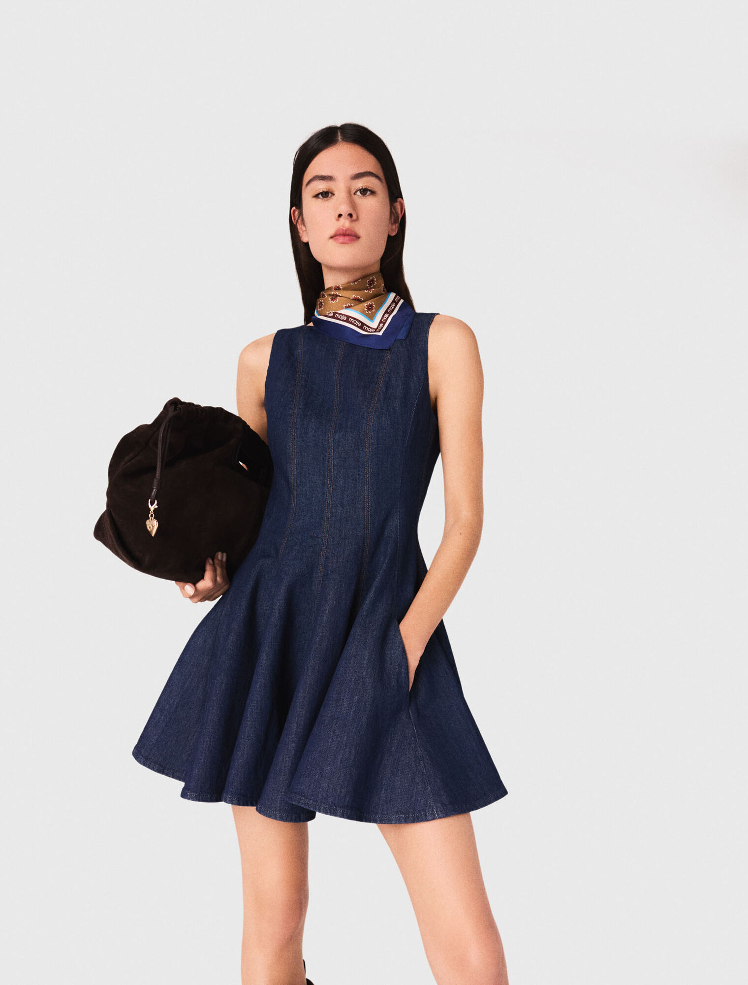 Vestido corto de denim con volantes