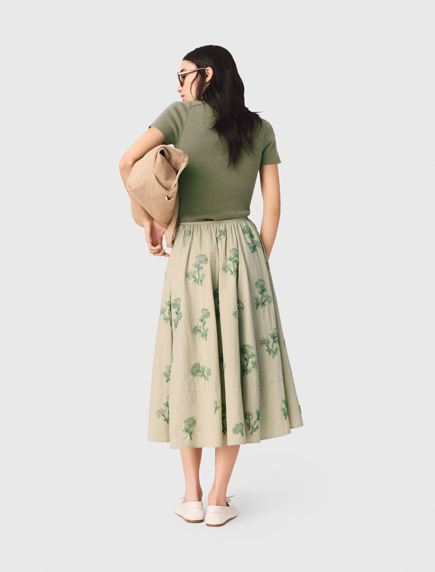 Falda de tejido t&eacute;cnico bordada