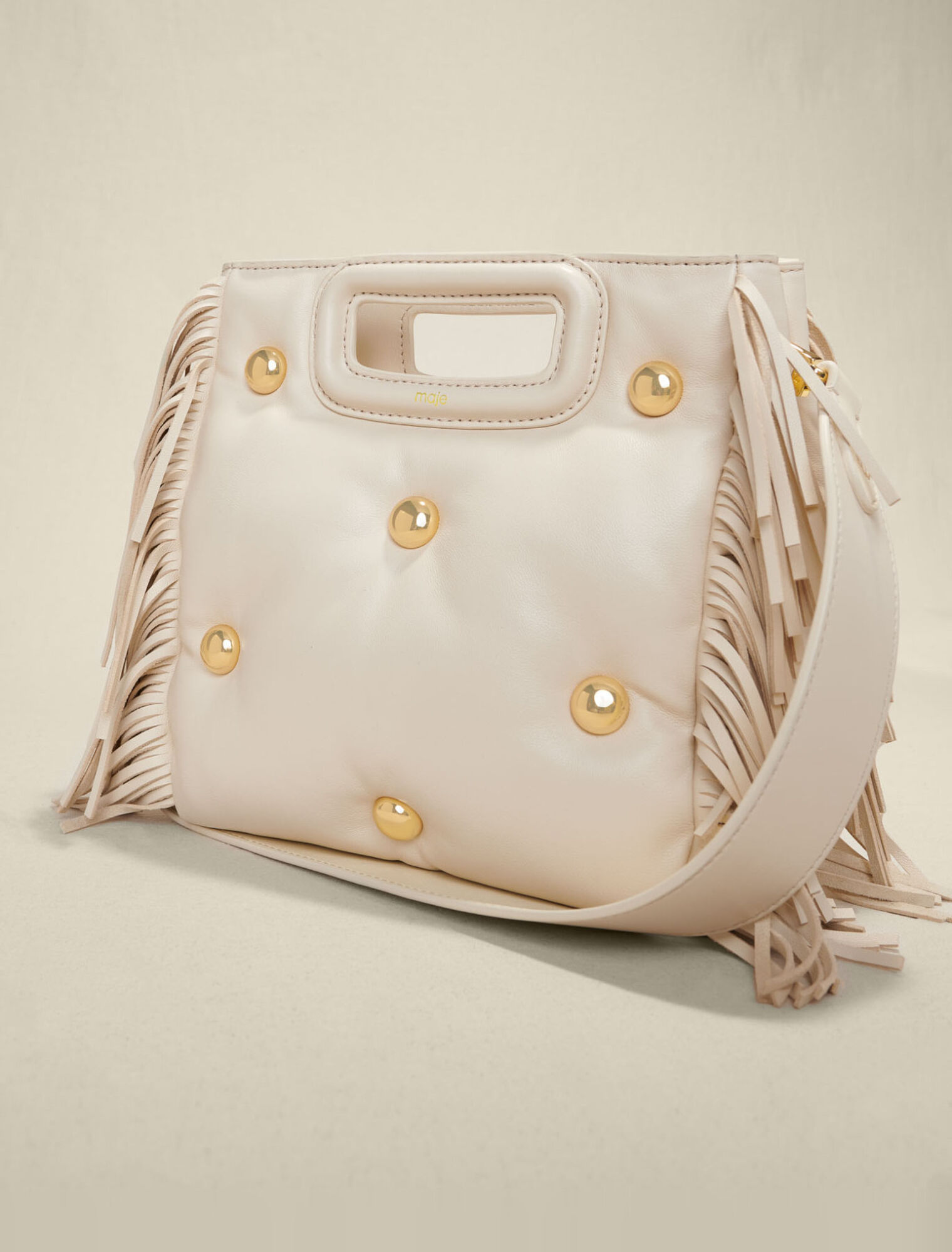 Bolso M de piel con tachuelas