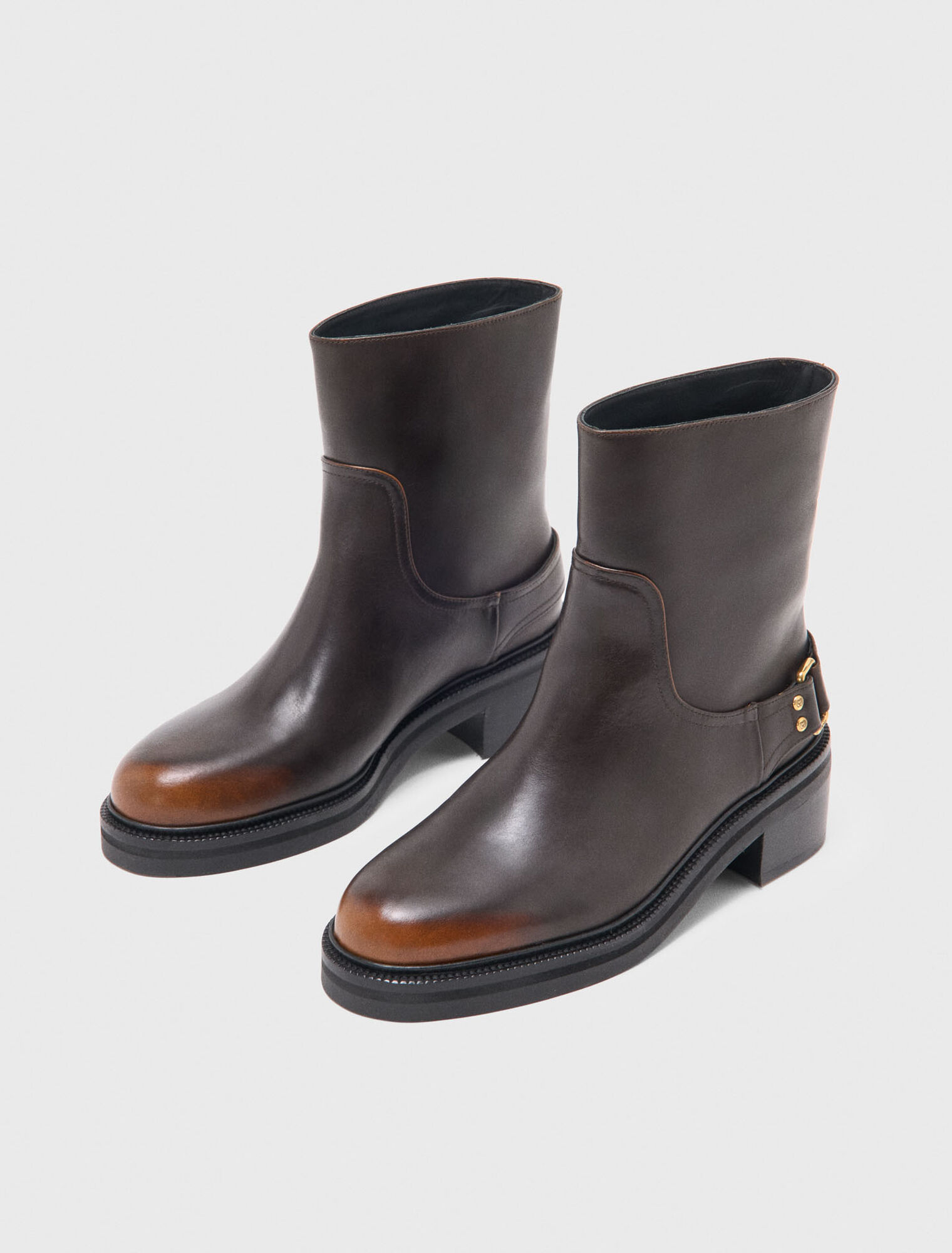 Botines planos de cuero