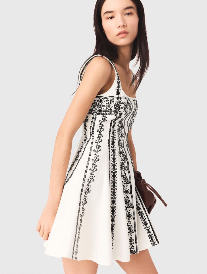 Vestido corto bordado con tirantes
