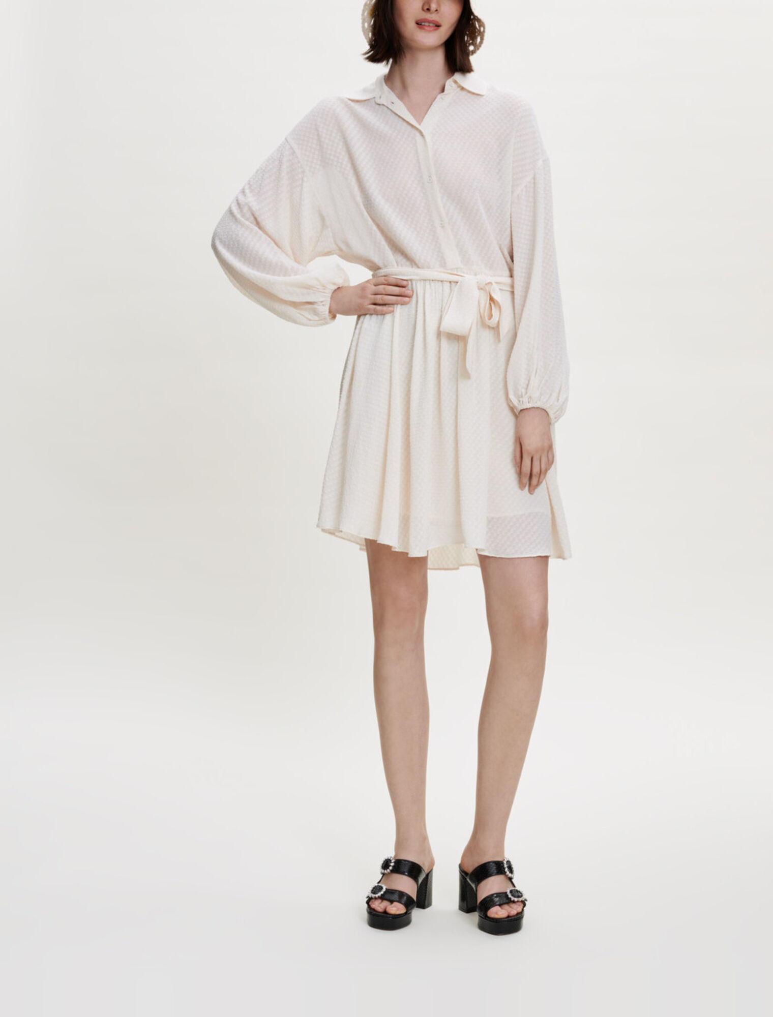 Vestido camisero fluido y suelto