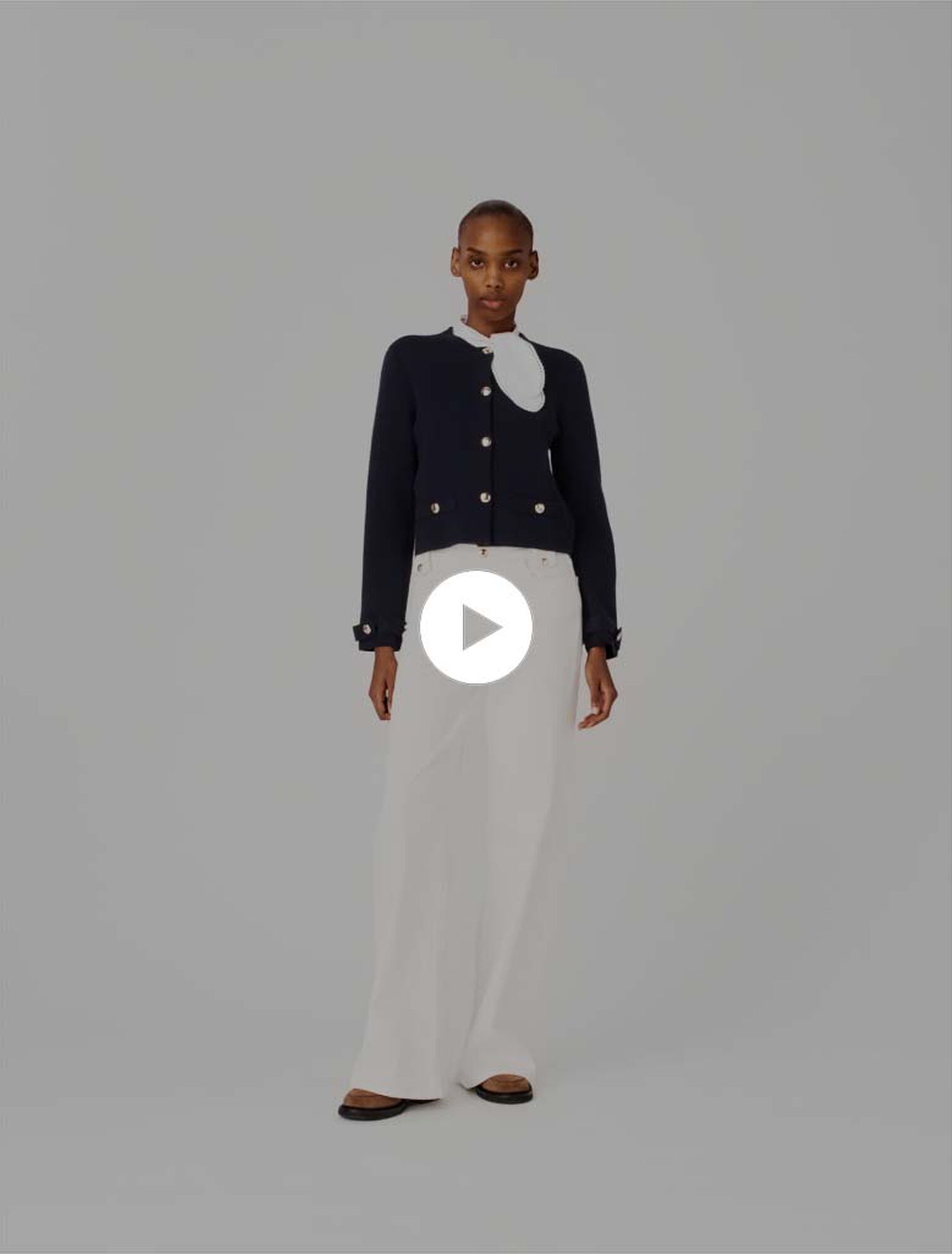 C&aacute;rdigan con cuello bordado suelto