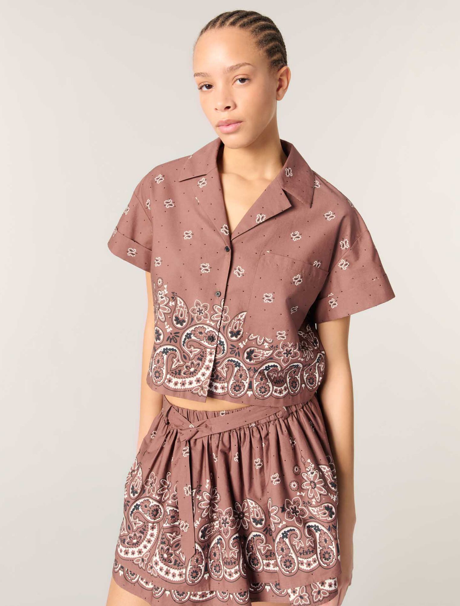 Camisa corta estampada con strass