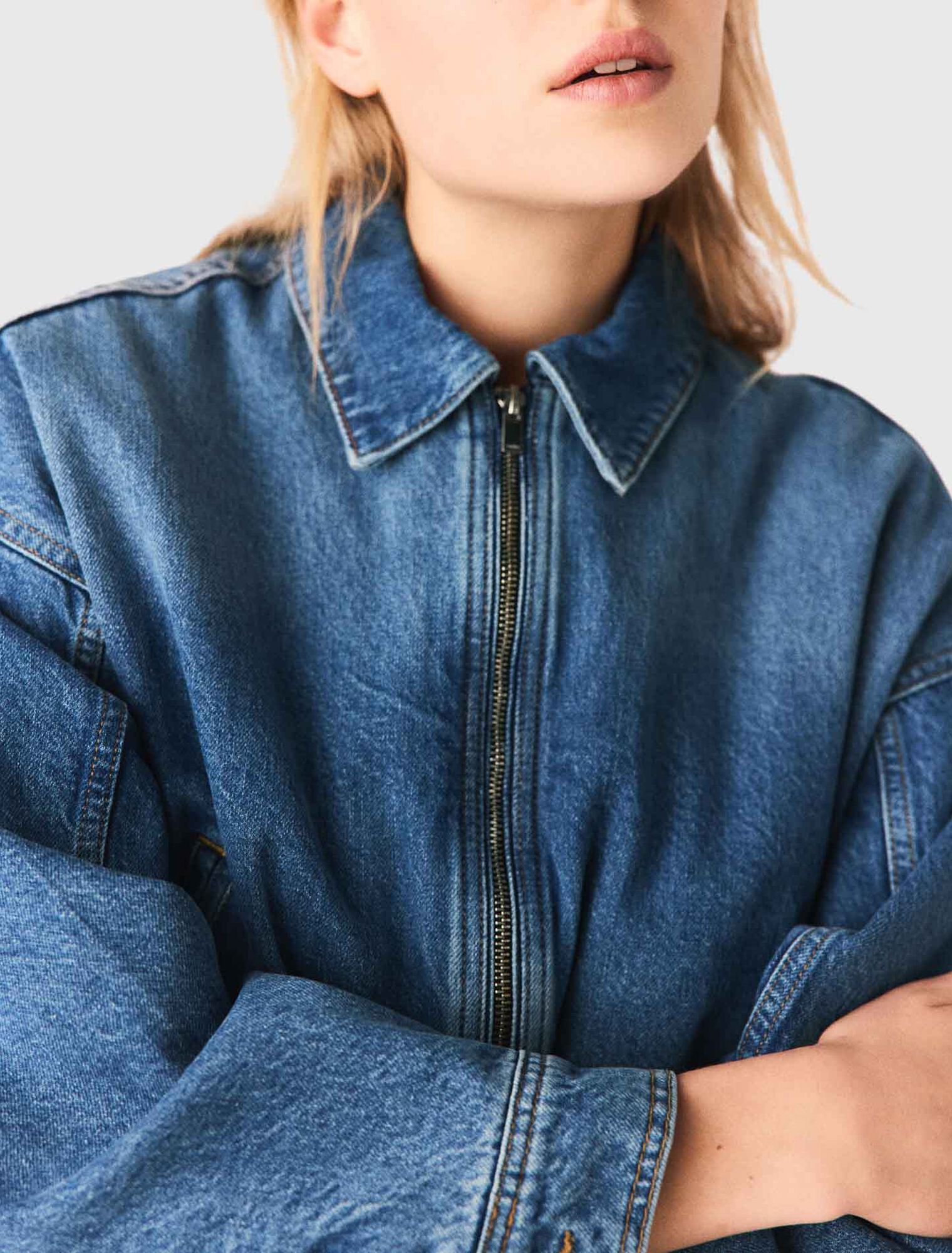 Cazadora bomber de denim