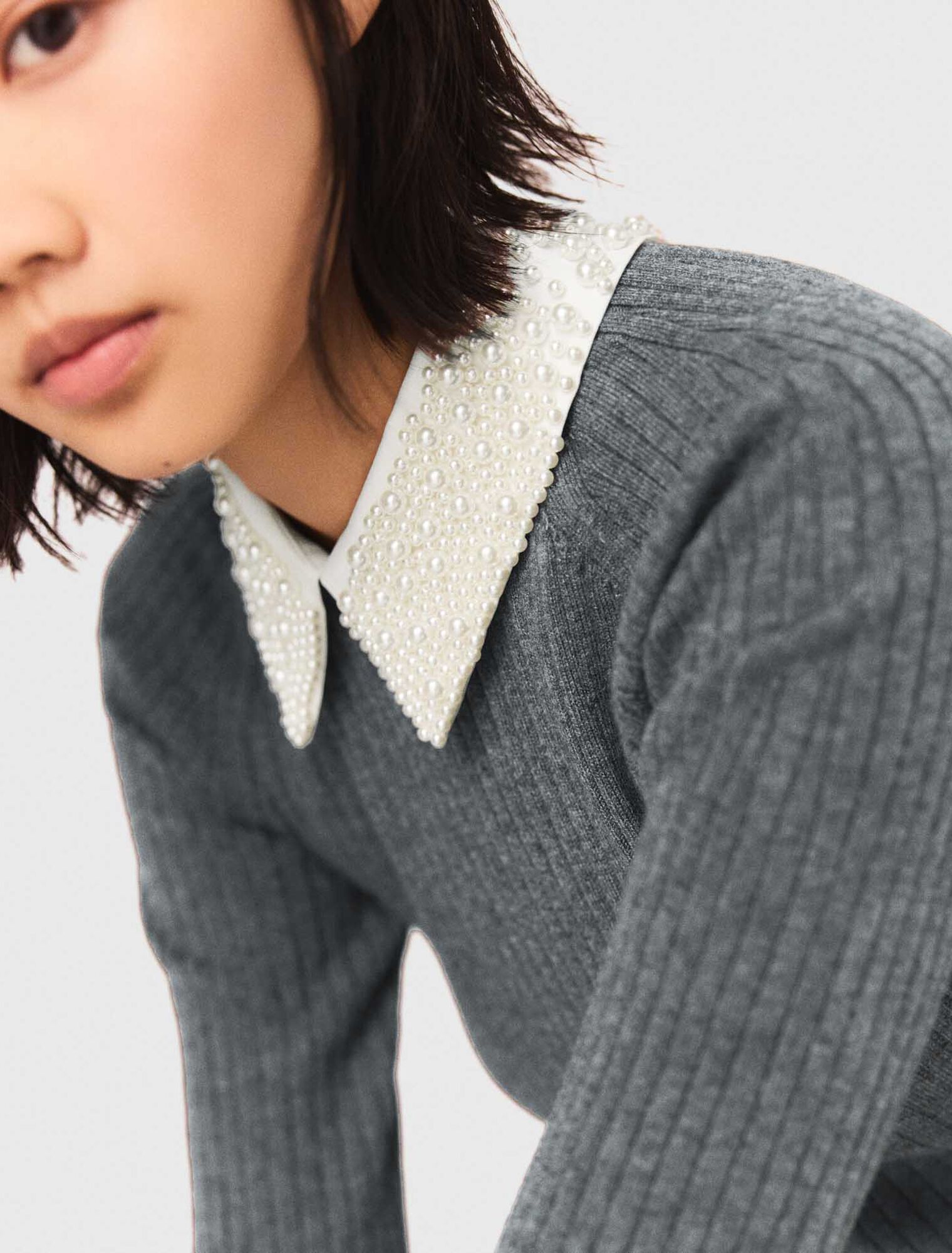 Vestido corto punto cuello perlado