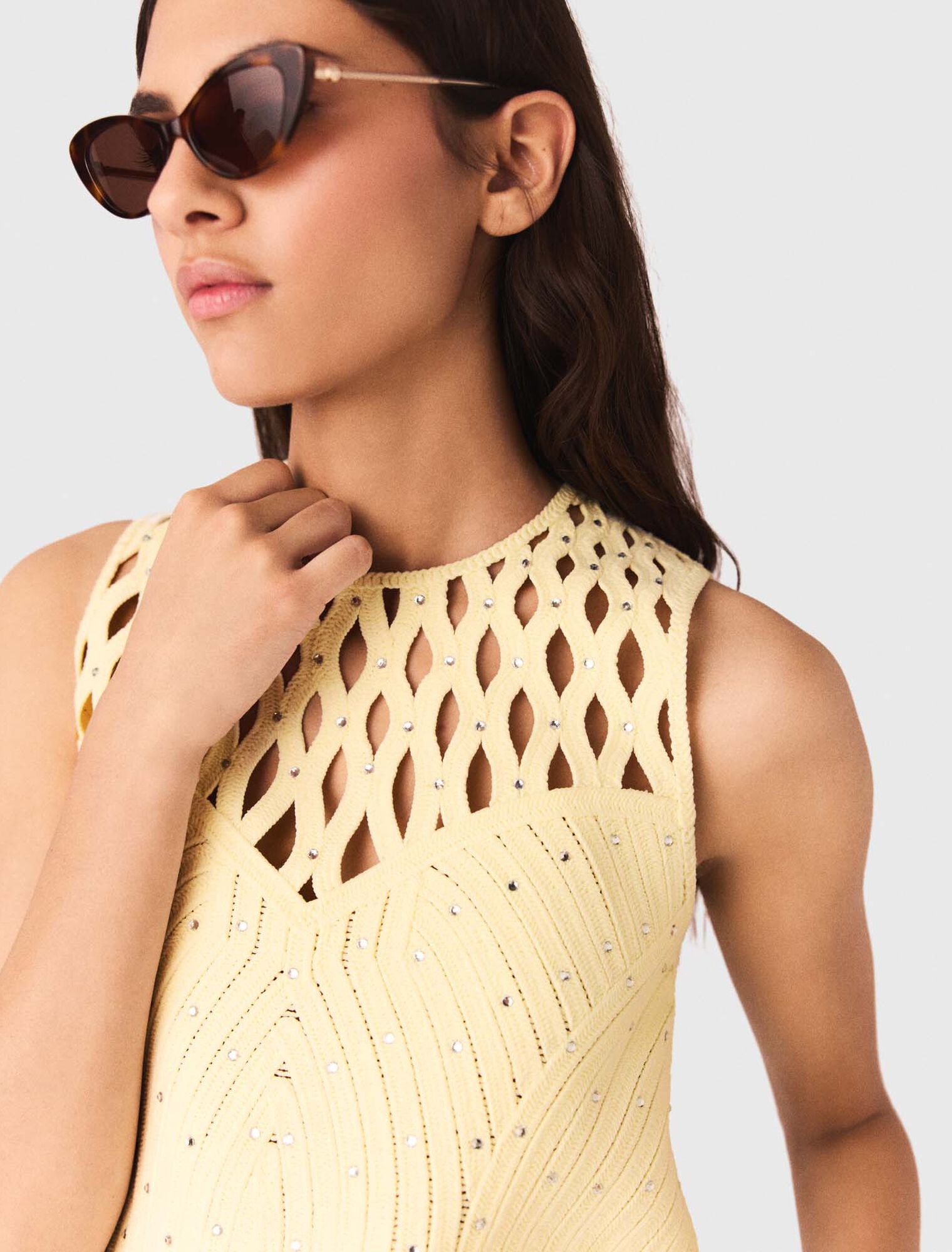 Top de ganchillo con strass