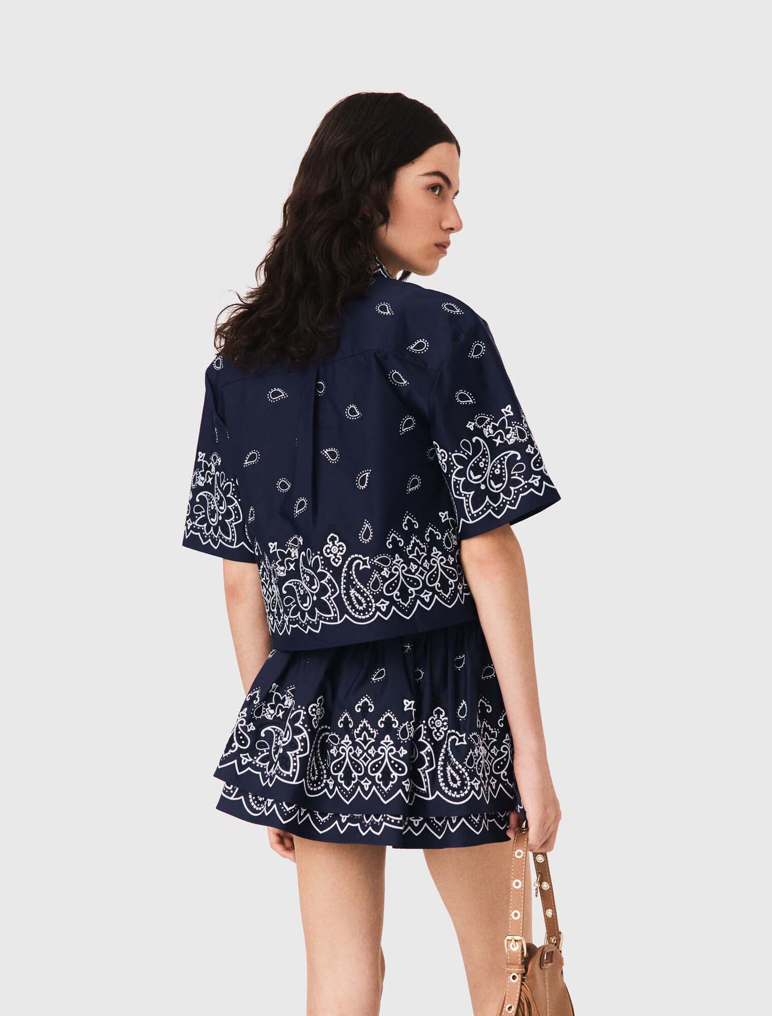 Camisa corta bordada de tafet&aacute;n