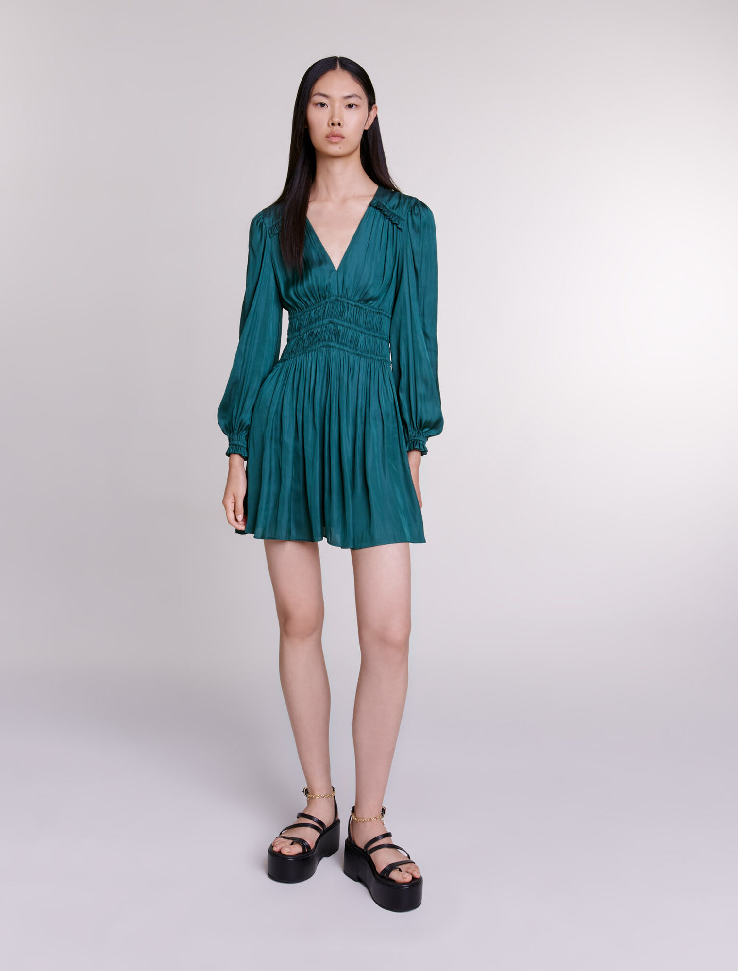 Vestido corto de raso