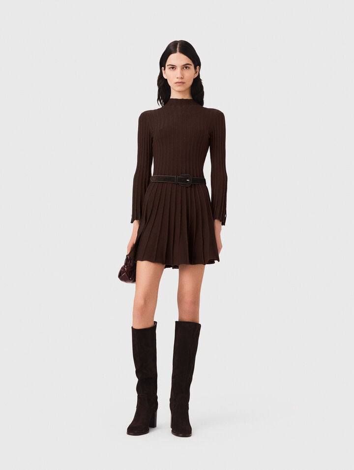 Vestido corto patinador con cuello alto