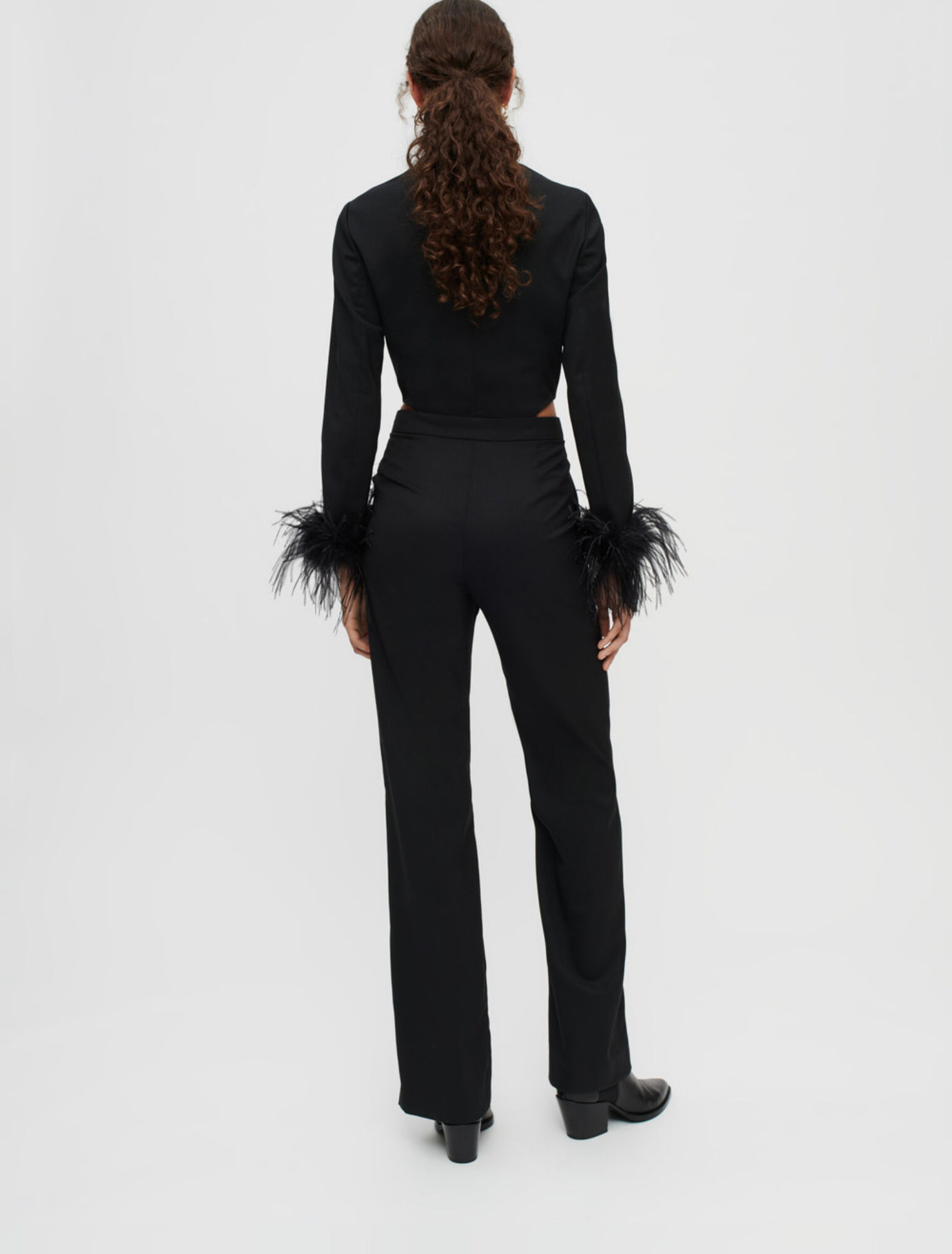 Mono pantalón de plumas negras