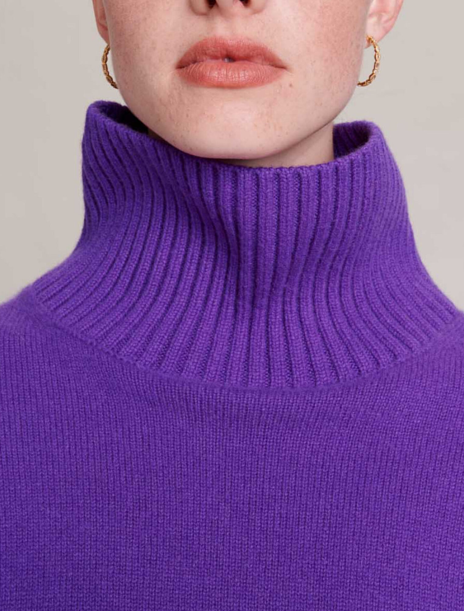 Jersey de cachemira con cuello alto