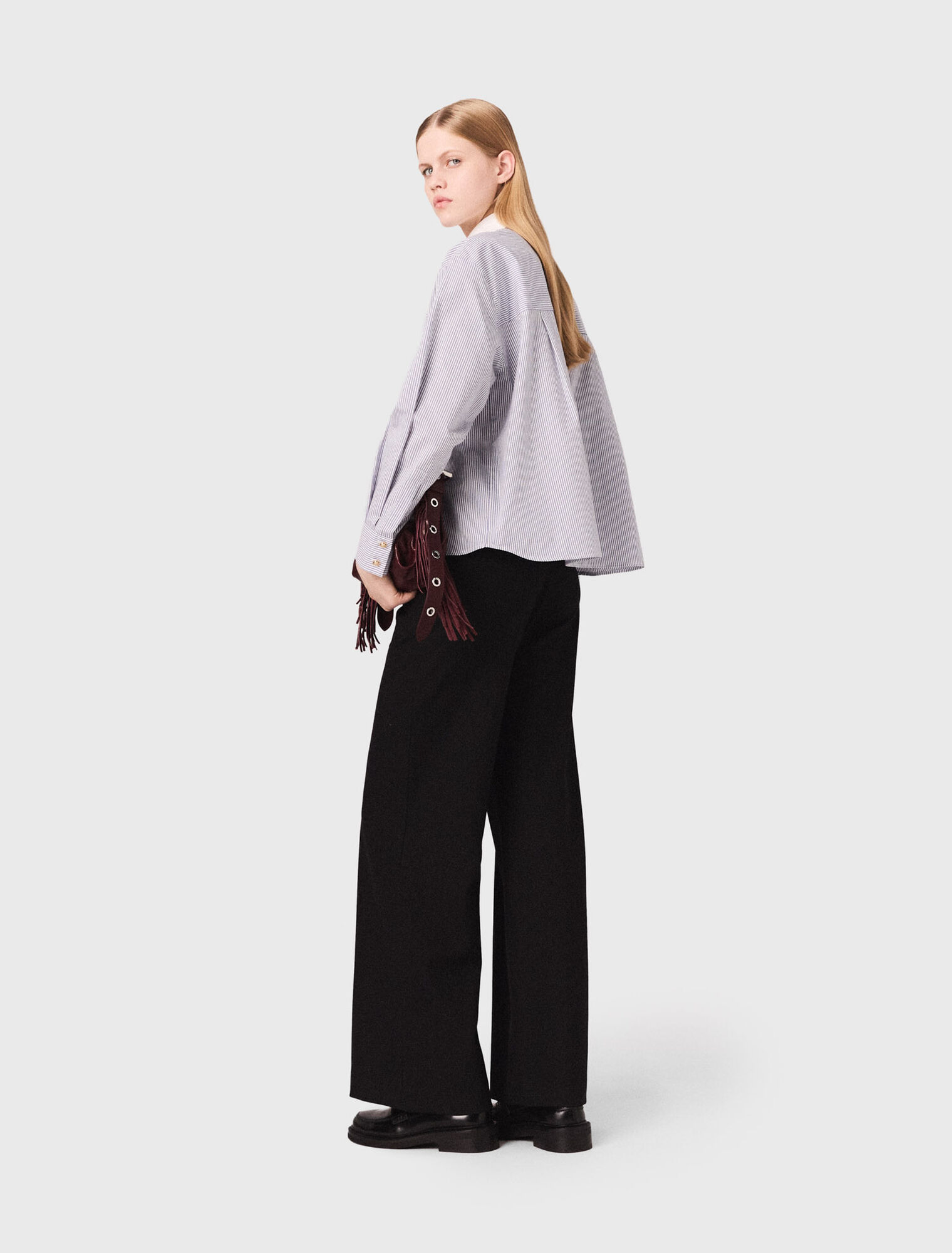 Pantalón acampanado