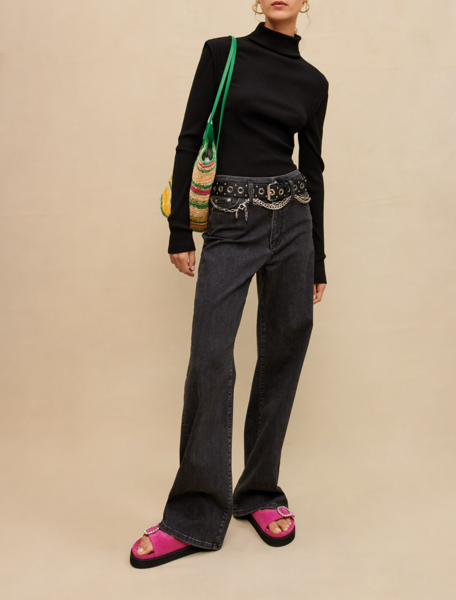 Vaquero baggy negro con cintur&oacute;n