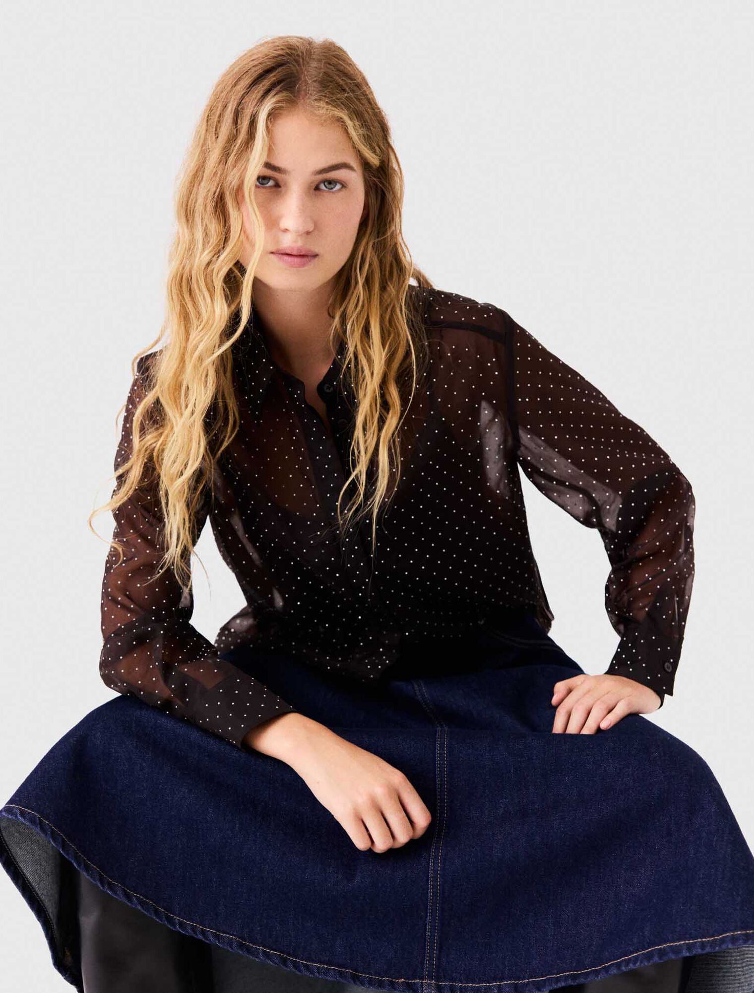 Camisa con pedrer&iacute;a