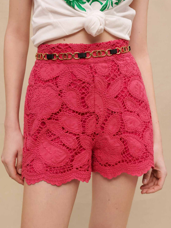 Pantalón corto bordado calado