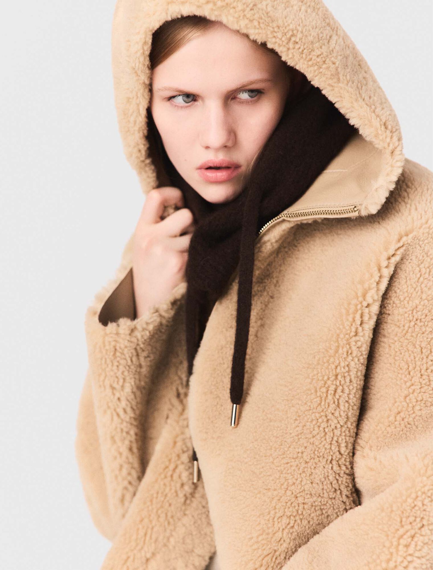 Abrigo reversible con capucha