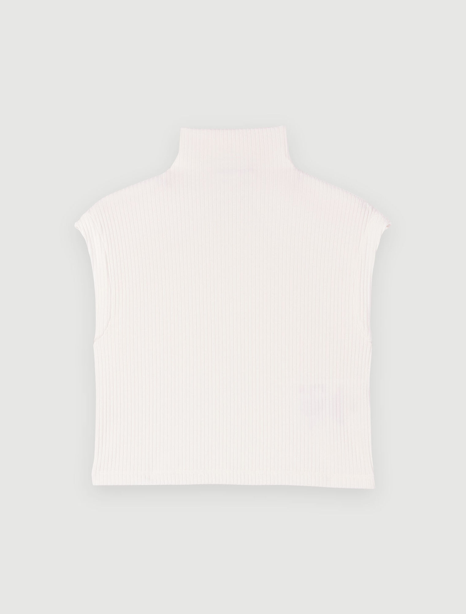 Camiseta blanca de cuello alto