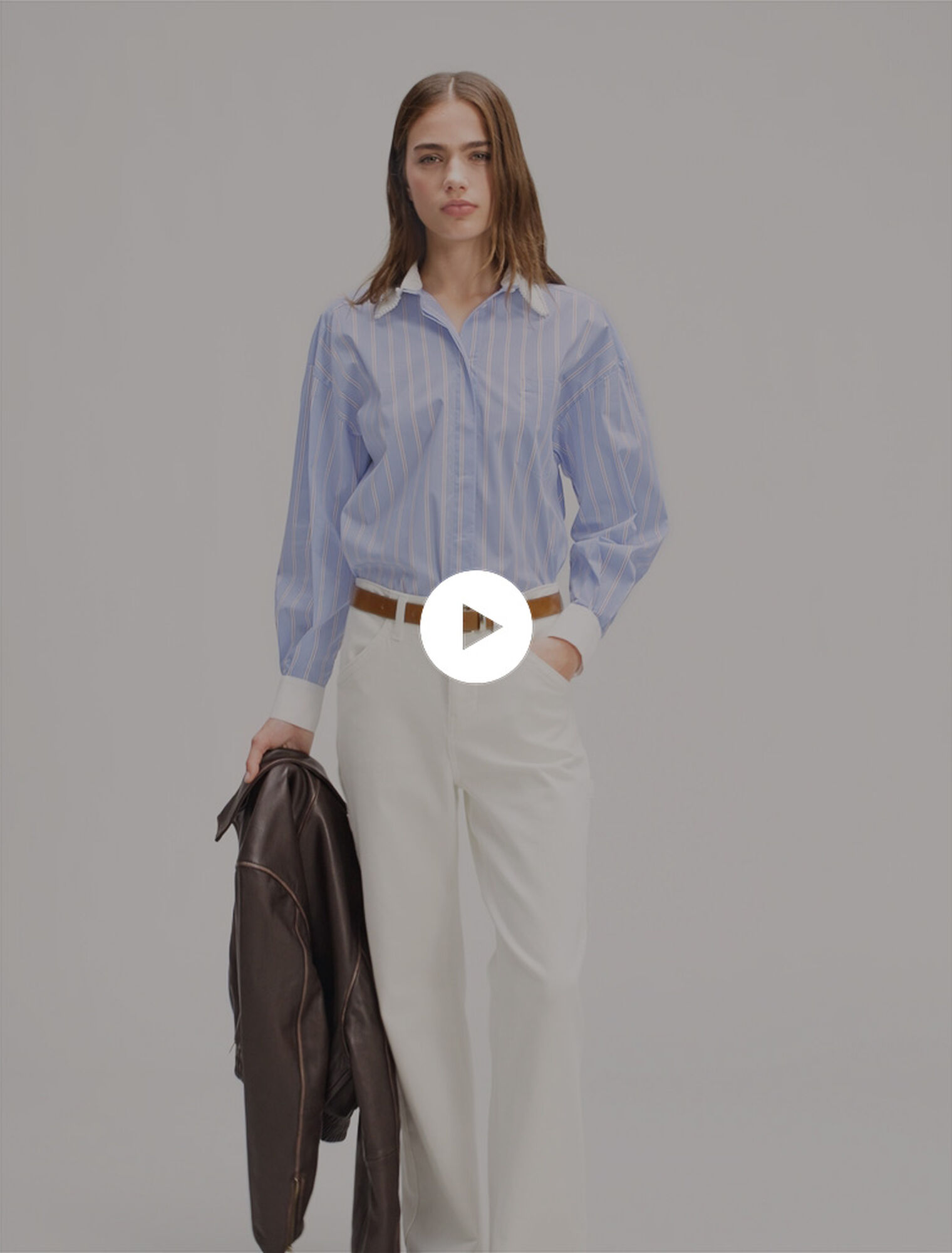 Camisa de rayas y cuello con cuentas