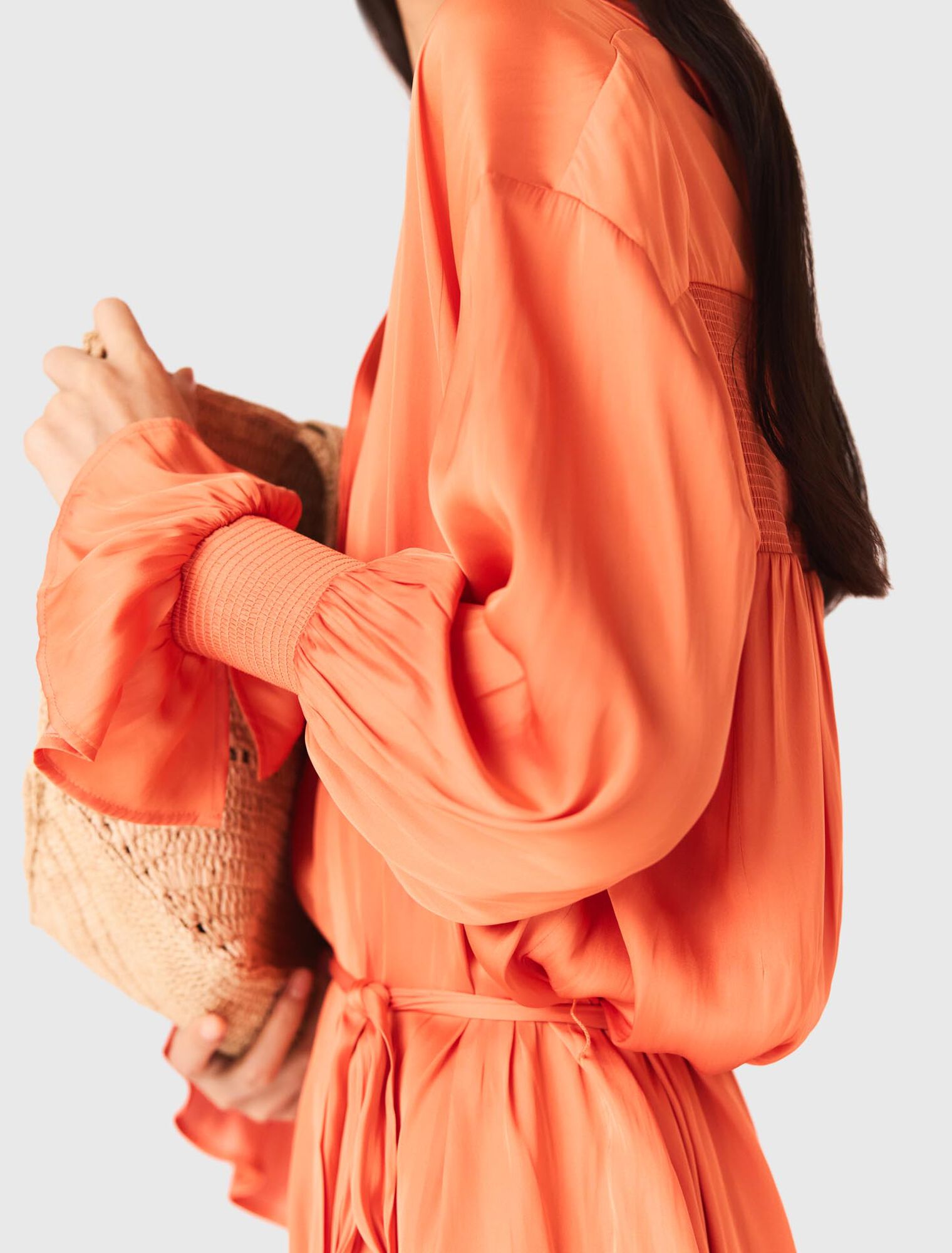 Vestido corto satinado