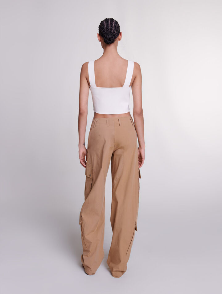 Pantalón cargo con bolsillos