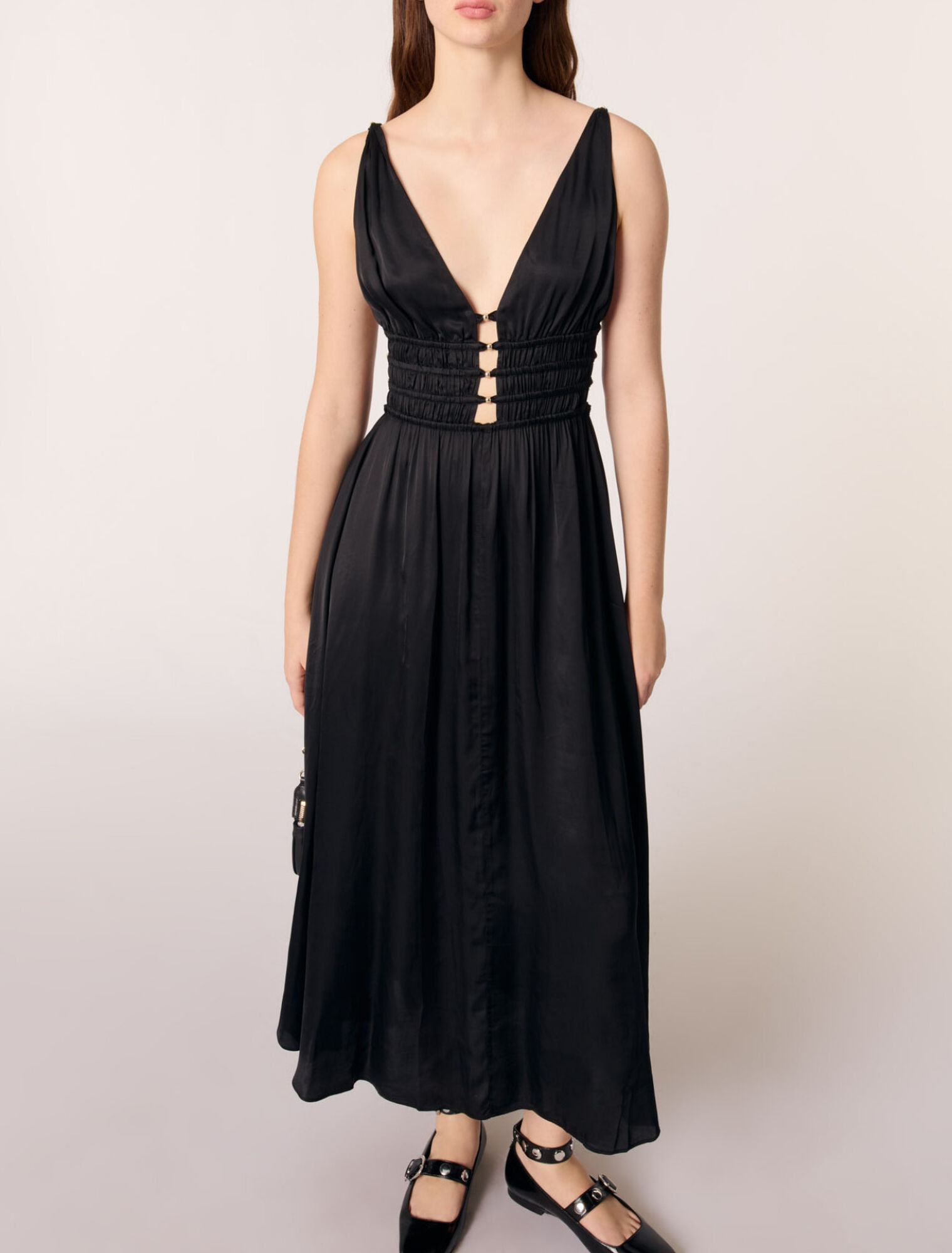 Vestido satinado calado