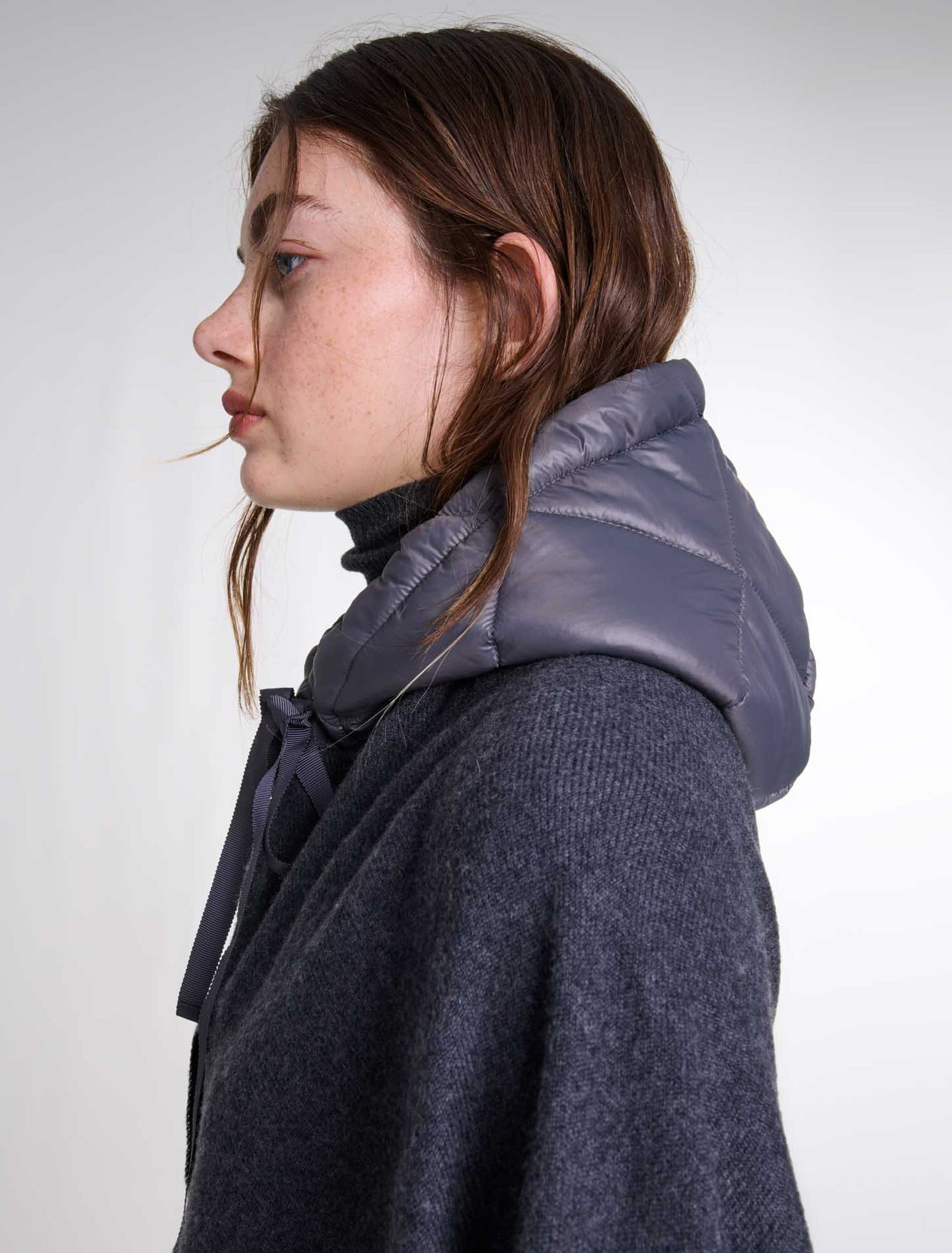 Poncho de lana con capucha