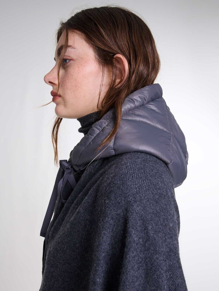 Poncho de lana con capucha