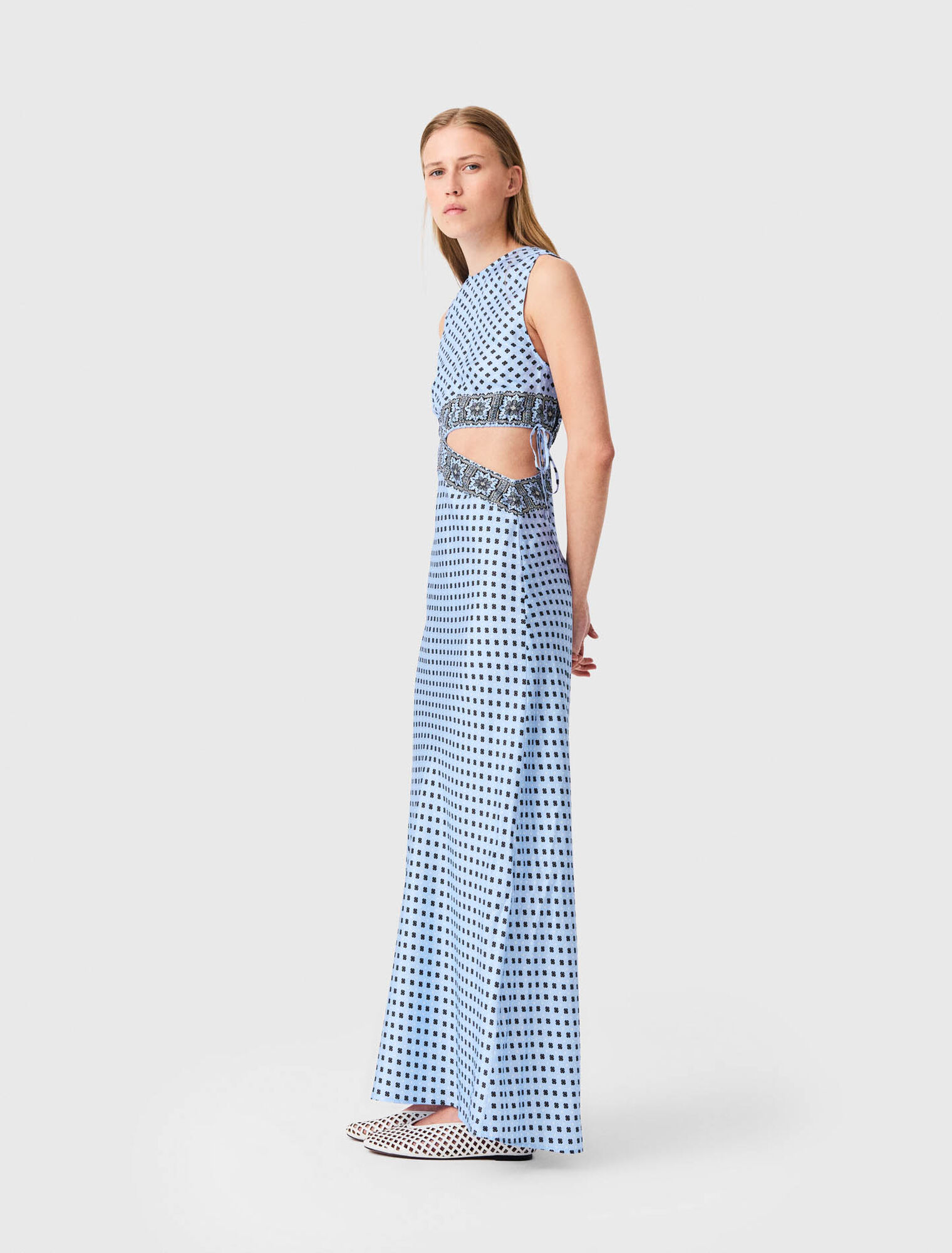 Vestido estampado con recorte