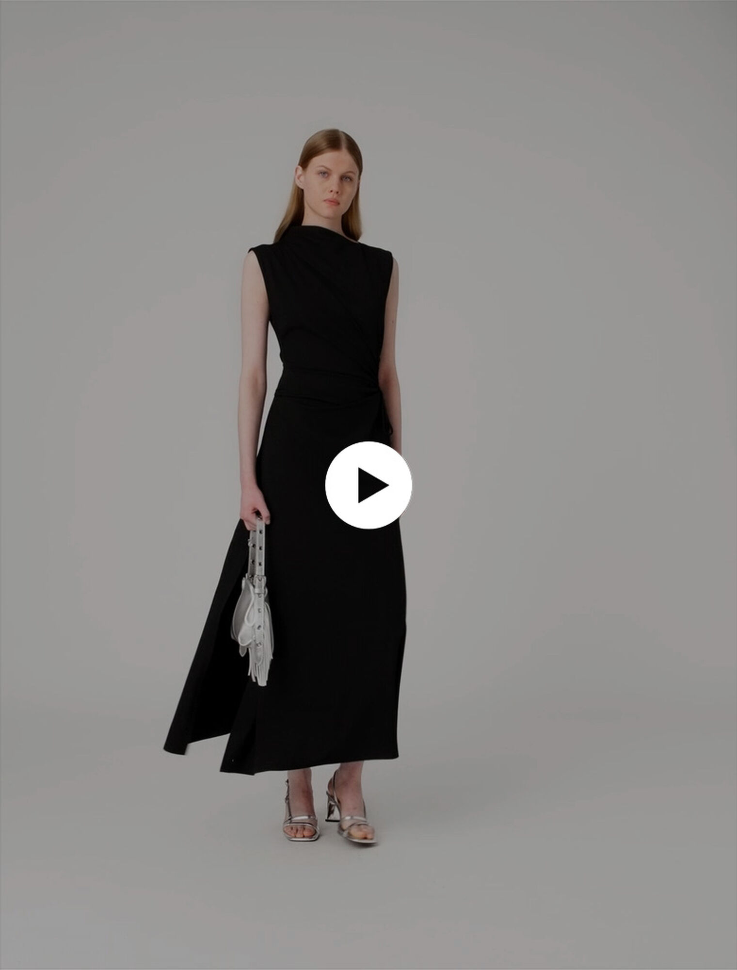 Vestido maxi con cintura recortada