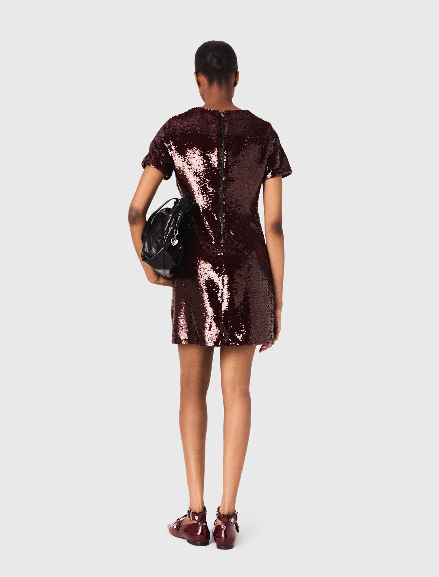 Vestido corto bordado de lentejuelas