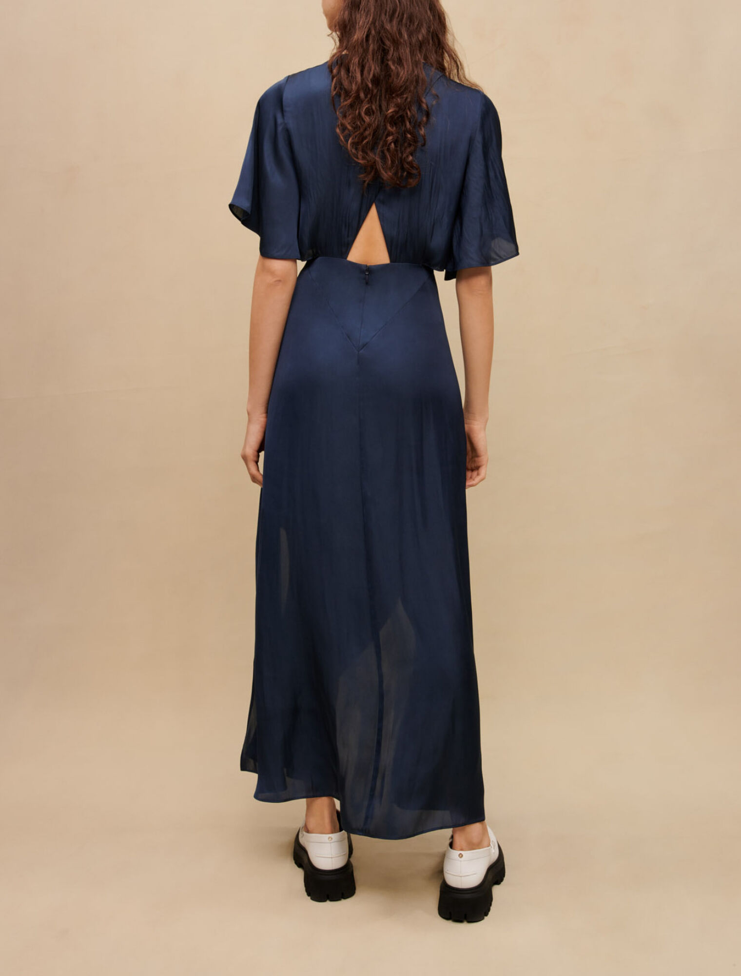 Vestido pañuelo de raso fluido