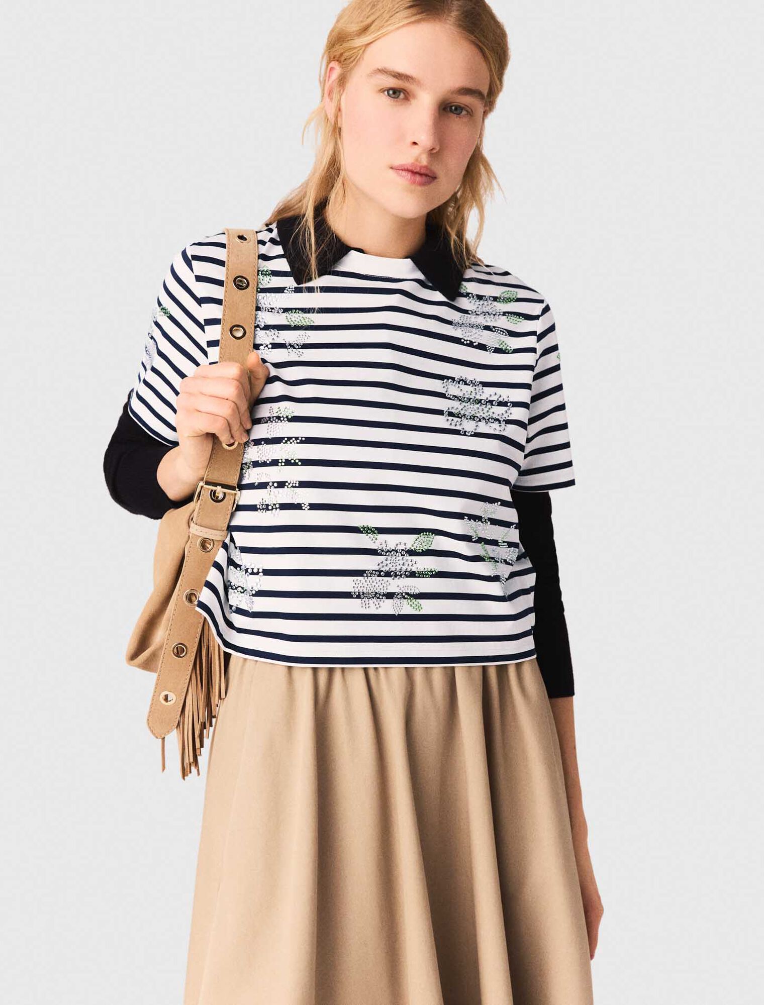 Camiseta rayas con flores de strass