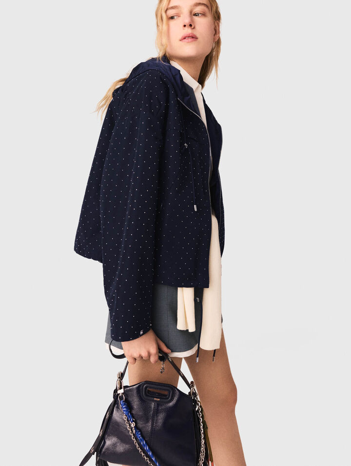 Cortavientos capucha y brillantes