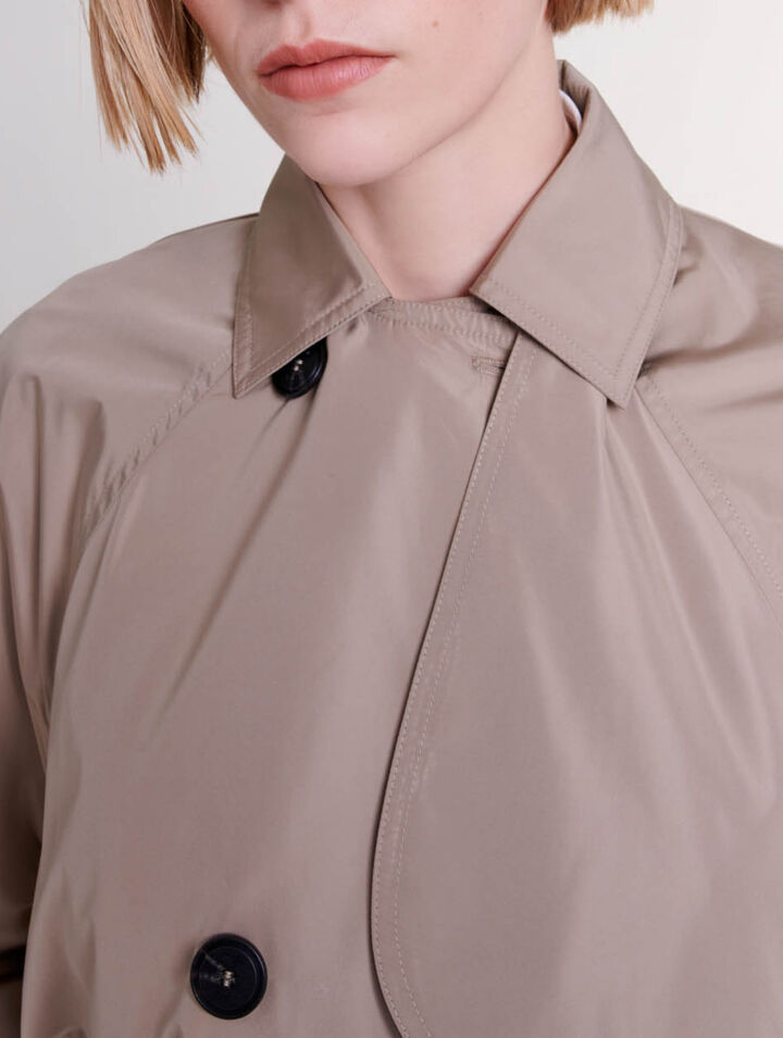 Gabardina en contraste