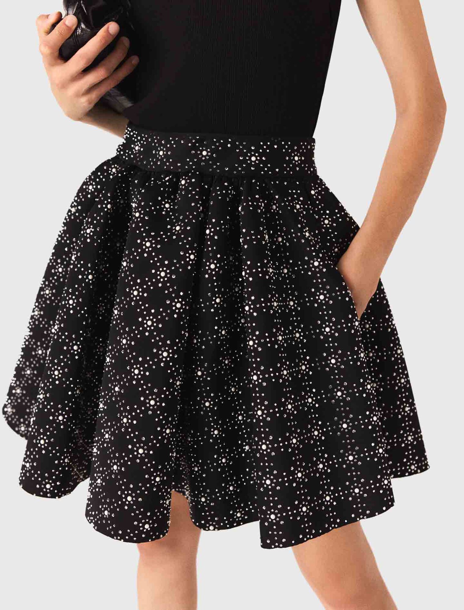 Falda patinadora con perlas y strass