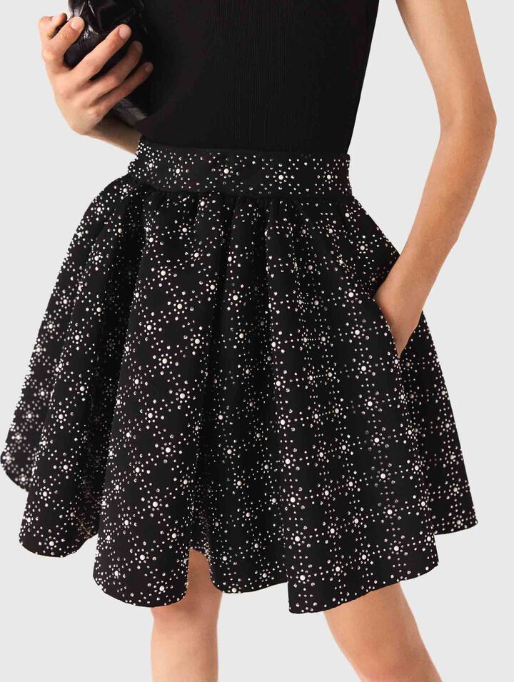 Falda patinadora con perlas y strass